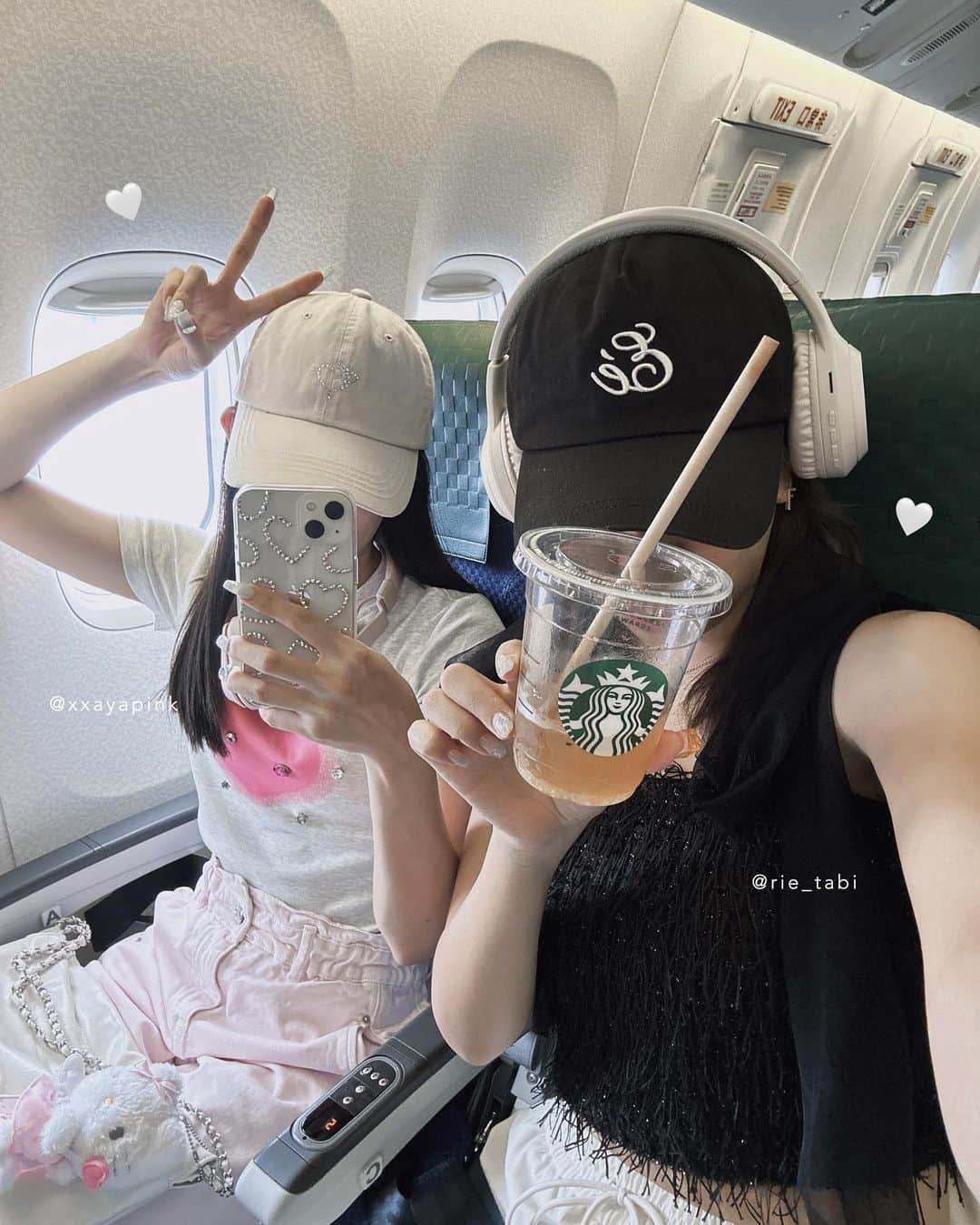 ayaのインスタグラム：「🛩️🤍🪽  長崎行った時の空港コーデ👩🏻‍🍳  キティちゃんに合わせたくて ピンク系にしよって決めて Tシャツもちょっぴり派手なのにしたら 早朝の電車恥ずかしかった🍥笑  SHEINのサンダルが 厚底なのに軽くて歩きやすくて ハウステンボスもこれで 1日歩き回れた〜( ˆˆ )🌙  #hanedaairport #haneda #羽田空港 #羽田 #羽田空港第2ターミナル #長崎旅行 #女子旅 #旅行コーデ #空港コーデ #空港 #飛行機 #キャリーケース #キャリー #キャップコーデ #キャップ #キャップ女子 #ヘッドフォン #ヘッドフォンコーデ  #ハローキティ #キティちゃん #shein #zara #thevirgins」