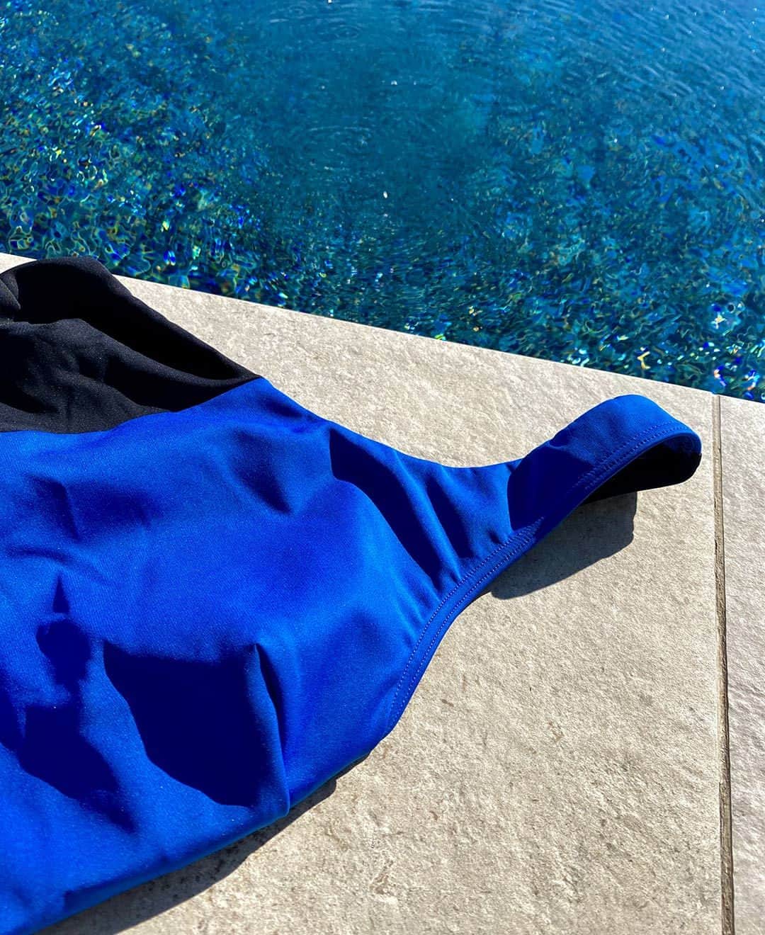 レジャビーのインスタグラム：「LEJABY WAVE | GOUT D'ÉTÉ​​​​​​​​​Qu’attendez-vous pour plonger dans le grand bain ? - LEJABY WAVE What are you waiting for to take the plunge with us ?   #LejabyWave #LeGrandPlongeon #Swimwear #Bain #MaillotDeBain」