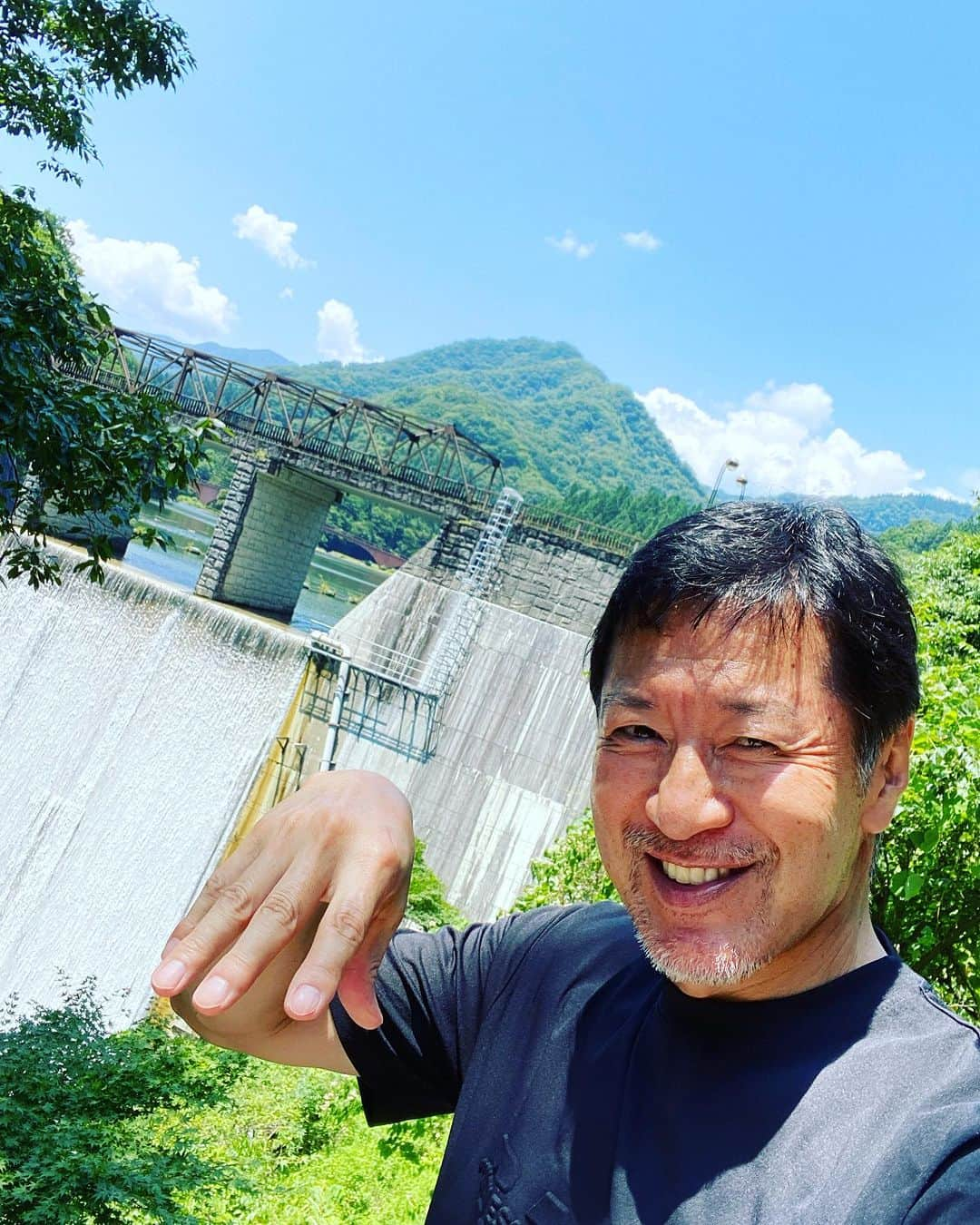 冨家規政さんのインスタグラム写真 - (冨家規政Instagram)「ダム滝、、音が凄く心地よい^ - ^ でも暑い🥵笑」7月24日 14時58分 - norimasafuke