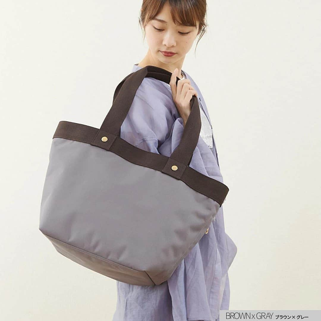 kalie.（カリエ）のインスタグラム：「雨の日でも気にせず気軽に持ち歩ける！ 「fluffy-CORDURA」(フラッフィーコーデュラ) のご紹介です。⁣ ⁣ シンプルなモノトーンカラーで、 男女やシーンを問わず使用できる優れもの👜⁣  高機能の衣服、用具、ワークウェアに使われる 「丈夫な素材」で、  雨の日でも気にせず気軽に持ち歩けます✨⁣ ⁣ 仕事にプライベートに、 またマザーバッグや旅行バッグとしても◎ カラーは全部で3色。 ⁣ 詳細はプロフィール欄のURLよりチェックしてください♩⁣ ⇒ @kalie_official⁣ ＿＿＿＿＿＿＿＿＿＿＿＿＿＿＿＿＿⁣ .⁣ #カリエ #kalie #鞄 #バッグ #トートバッグ#ファッション #コンパクト #カジュアルコーデ #A4 #おしゃれママ #ファスナー付き #軽量 #防水 #防汚 #夏コーデ2023 #大容量 #休日コーデ #ママファッション #ママコーデ #主婦コーデ #通勤 #通勤バッグ #初夏コーデ #初夏ファッション #outletshoes #r_fashion #bag」