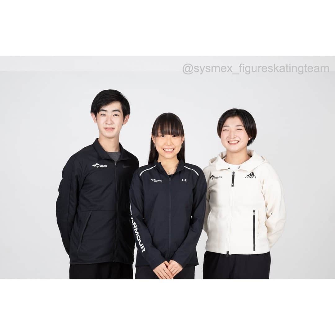 三原舞依＆坂本花織のインスタグラム：「⁡ ⁡ シスメックスフィギュアスケートチームの三原選手、坂本選手、壷井選手に今シーズンの抱負をお聞きしました。今シーズンも選手へのあたたかいご声援をどうぞよろしくお願いします。   ---------   たくさんの方々の応援やサポートのおかげで毎日元気に過ごすことができ、競技活動に専念することができています。 いつも本当にありがとうございます。 皆様への感謝の思いをこめて、そしてスケートを楽しみながら、今シーズンも目標に向けて一つ一つ大切に全力で頑張ります。 三原舞依   いつもたくさんの応援ありがとうございます。 今年は全日本選手権と世界選手権で３連覇をすることが目標です。 今まで経験したことをこれからの競技生活にどんどん活かして行きたいと思っています。 これからもあたたかく見守っていただけると幸いです。応援よろしくお願いいたします。 坂本花織   いつも応援ありがとうございます。今シーズンはシニア2年目ということで昨シーズン以上の結果を残せるように頑張ります。そしてジャンプやスピン、プログラム全体の精度を高め、より深みのある演技を目指していきます！ 今シーズンもよろしくお願いします！ 壷井達也   #maimihara #三原舞依 #kaorisakamoto #坂本花織 #tatsuyatsuboi #壷井達也 #sysmex_figureskatingteam」