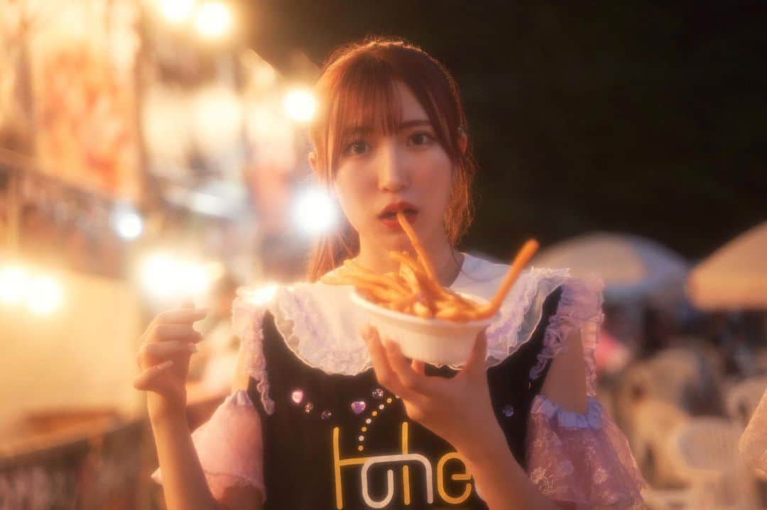 桜井まあかのインスタグラム：「お祭り行きたすぎるな〜！！ これは関ヶ原で食べたポテト！ できたてホカホカであちかった🍟  #アイドル #モデル #自撮り #自撮り女子 #ポートレート #ポートレート撮影 #お祭り #祭り #ポニテ #ポニーテール #ポニーテール女子 #ポテト #idol #japanesegirl #model #fes #festival #fyp」