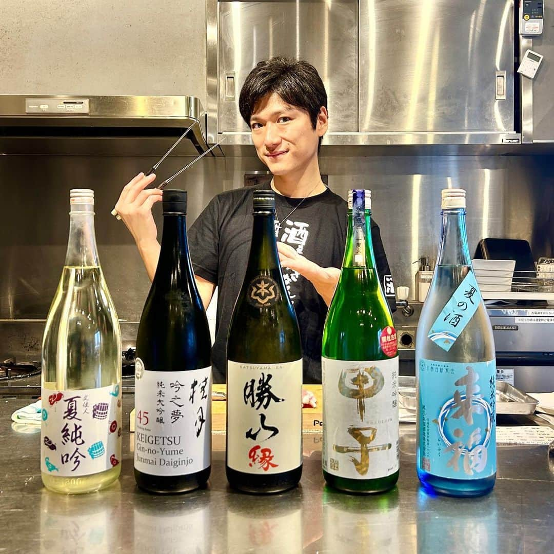 有馬芳彦のインスタグラム：「日本酒の会 十一🍶  #酒 #日本酒 #SAKE #来福 #文佳人 #甲子 #勝山 #桂月 #夏野菜 #梅肉和え #ささみ #昆布締め #枝豆チーズ巻き #クリームチーズ味噌漬け #黒豚ヒレ #山椒焼き」