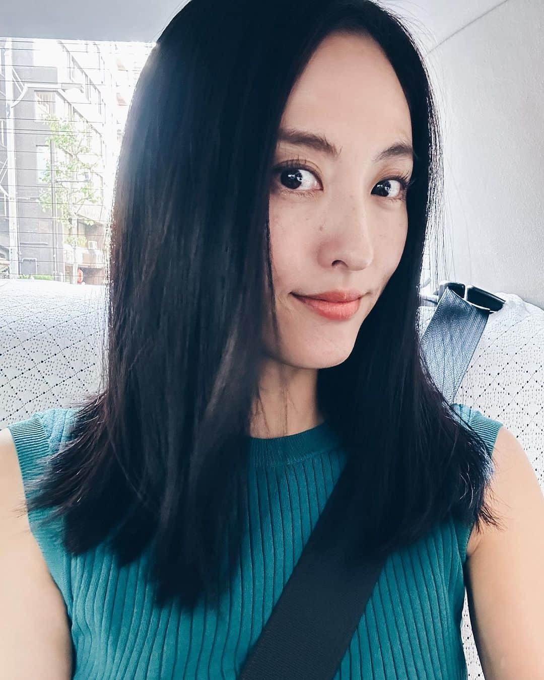 尾形沙耶香さんのインスタグラム写真 - (尾形沙耶香Instagram)「#selfietime 🤳🏻  久しぶりにダウンスタイルにしてみて、髪が伸びている事に気がつきました😂 ..にしても、夏ですね🌞  #hairstyle」7月24日 16時14分 - sayakaogata