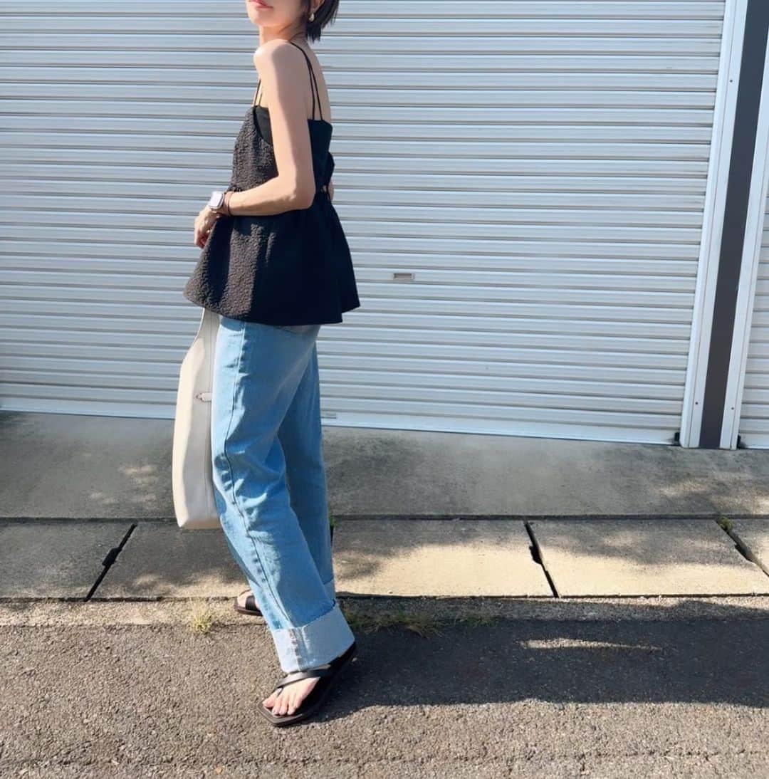 mocchiのインスタグラム：「久しぶりの投稿。  デニムがZARAのSALEで2980円と破格だったのです。  #大人カジュアル #今日のコーデ #30代コーデ」
