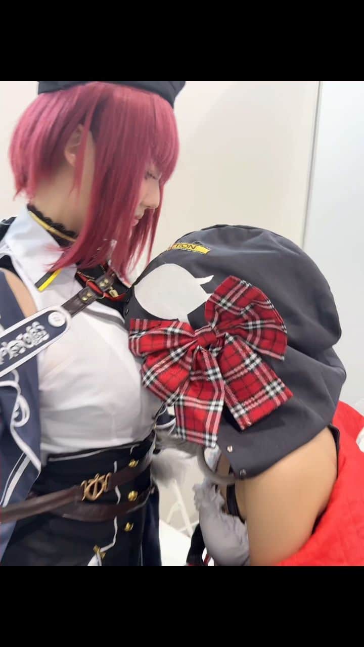 YingTzeのインスタグラム：「🥵 When she meets her friend again」