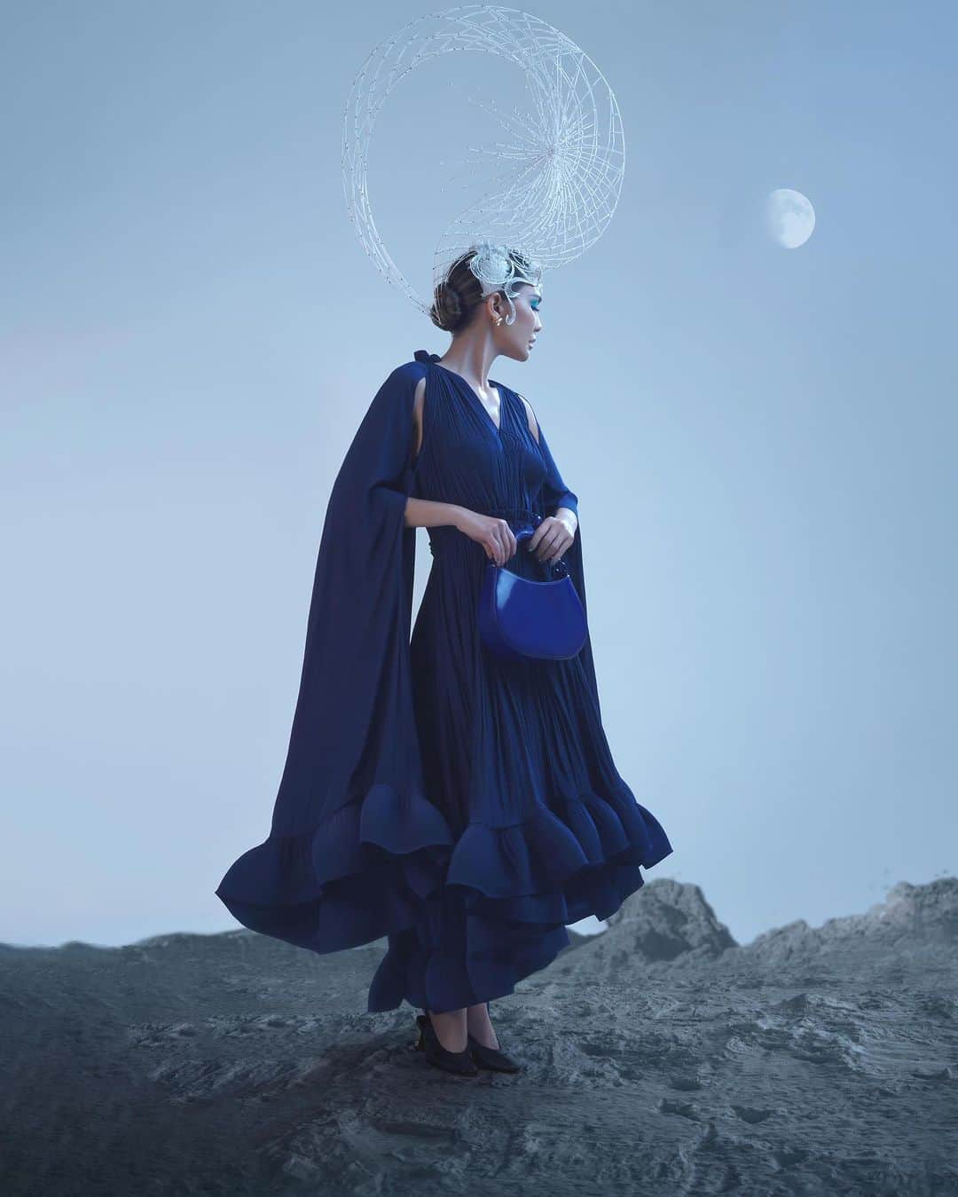 ルナ・マヤのインスタグラム：「Queen of the moon🌙  Photographer: @harionohalim  Stylist: @allyshanila Stylist’s Assistant: @_lar.ixxa_ Make Up Artist: @archangelachelsea Hair Stylist: @shabura Nails: @linneabeautybar_id  Dress, Shoes, and Bag: @storyoflanvin Earring: @swarovski @mapfashion Headpiece: @rinaldyyunardi」