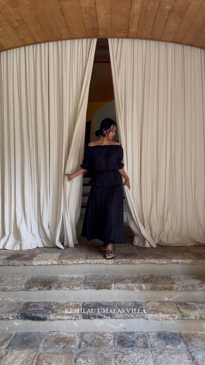 島野ミキのインスタグラム：「・  📍KEMILAU UMALAS VILLA @kemilau.umalas   結婚式の見学をしに行ってきました。 ここでパーティやるって言ったら来てくれる？笑  dress… @cielair   #結婚#結婚式#バリ#インドネシア#ブライダル#パーティ#dress#cielair#bridal#Bali#Indonesia#wedding#party」