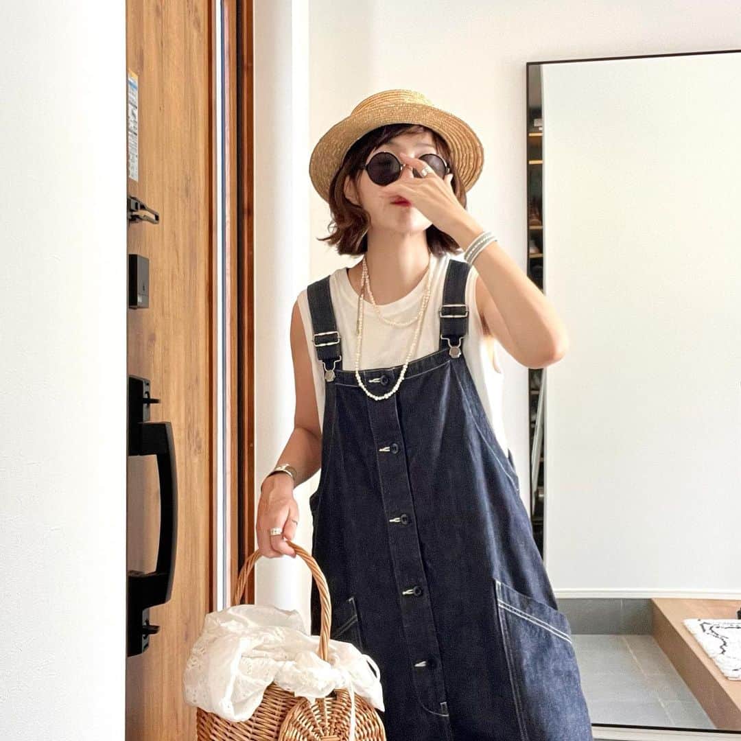 こはるのインスタグラム：「・ ・ 日光アレルギーゆえ、 サングラスはじめました。  梅雨明けた？！  健康器具なぁになぁにのコメ多かったので3枚目に載せてみた🤣  開脚ベターイージースリム。 どーしても死ぬまでに180度開脚したくて。 意外と気持ち良くてTV観ながら乗ってる。 股関節周りがかなり軽くなって足上げもスッスッ、浮腫もマシになってきた❤️  #地道にがんばるお #instafashion #fashion #me #着画 #田中帽子店 #harvesty #uniqlo #minaperhonen #moonstar #開脚ベターイージースリム #ベターは駄洒落かw #楽天roomに載せてます  ・」