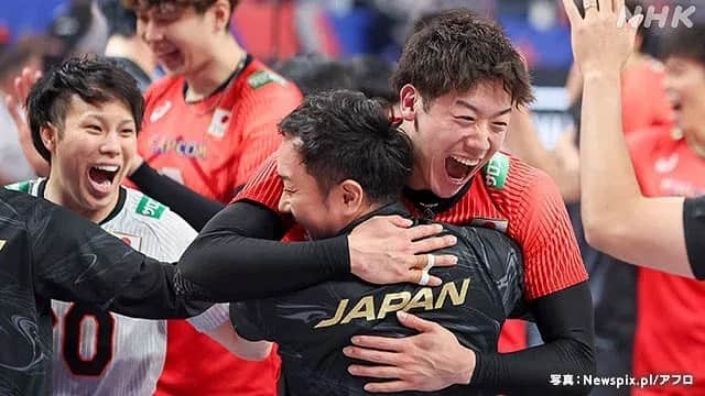 小川知子さんのインスタグラム写真 - (小川知子Instagram)「バレーボール男子やった‼️ 初の銅メダル🥉 快挙ですねー。 深夜の3時からの生放送だったので、録画で観ました。 勝ったのは分かっているのに感動しました。  日本人の粘り強さの勝利。 それにしても石川祐希選手の素晴らしいこと。 チームを引っ張り、 巧みな攻守にと大活躍！  他にも凄く大躍進した選手もいてオリンピックは楽しみです。  お疲れ様！ 本当におめでとう㊗️🎉  #バレーボール男子 #初銅メダル🥉 #小川知子」7月24日 16時51分 - tomoko_ogawa_
