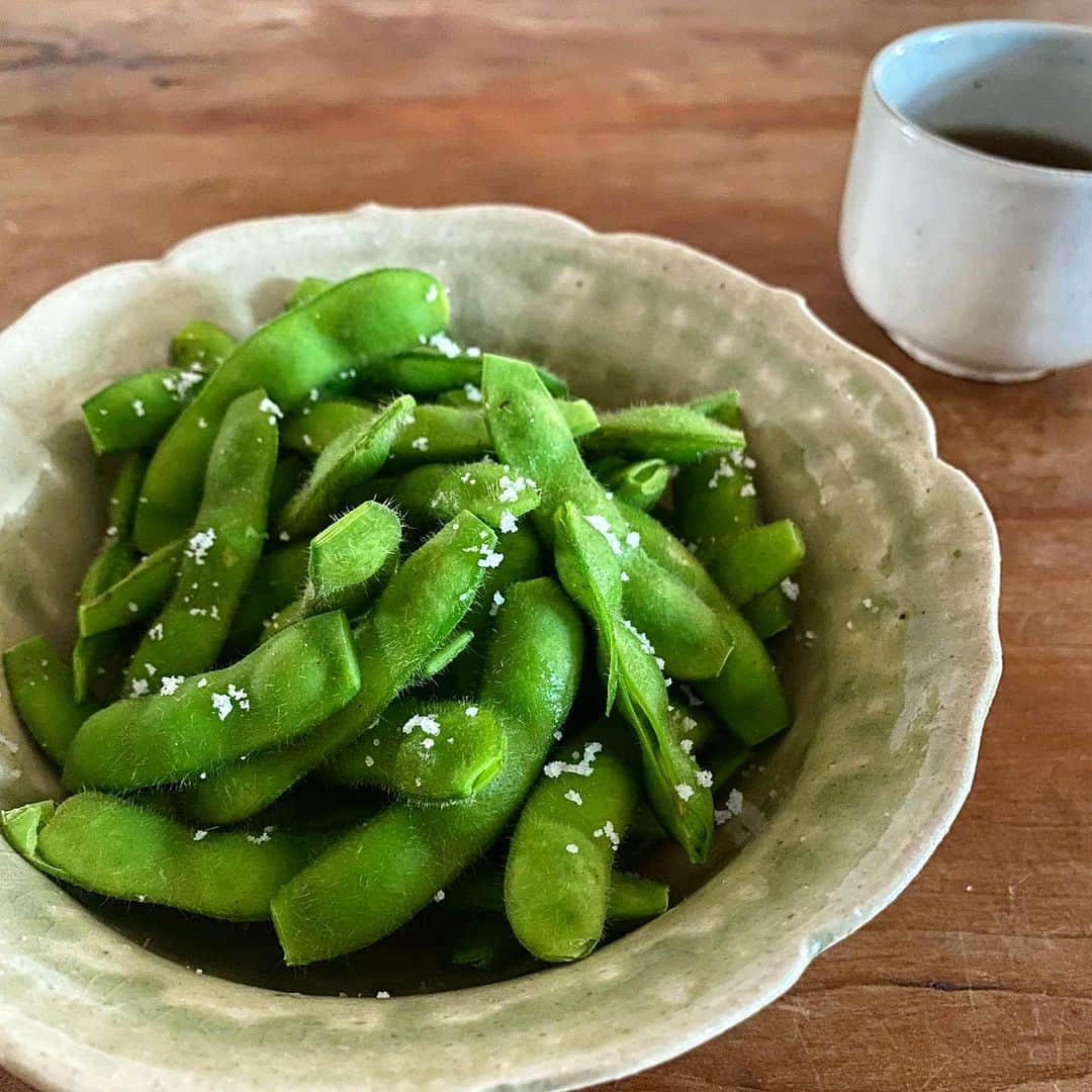 のインスタグラム：「Edamame & Iribancha are perfect for summer.   #ippodotea #tea #combo #summer #いり番茶　#むしやしない」