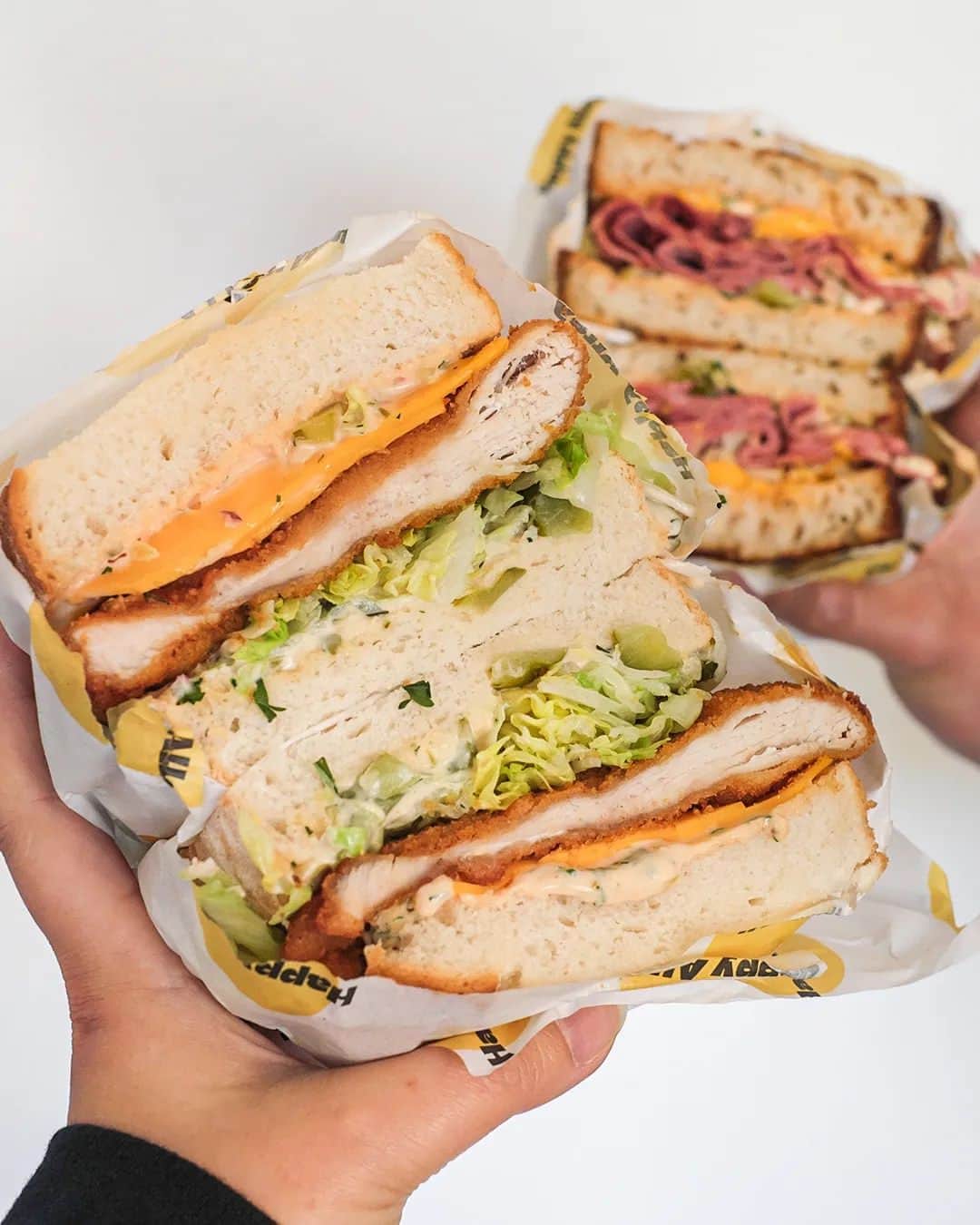 Erinaのインスタグラム：「This little alleyway cafe serves such good sandwiches! 🥪 🤩  -Just Crispy (chicken) -Not so Reuben  They were so huge that I couldn't hold it in one hand! 😂  @happyalley.rockdale」