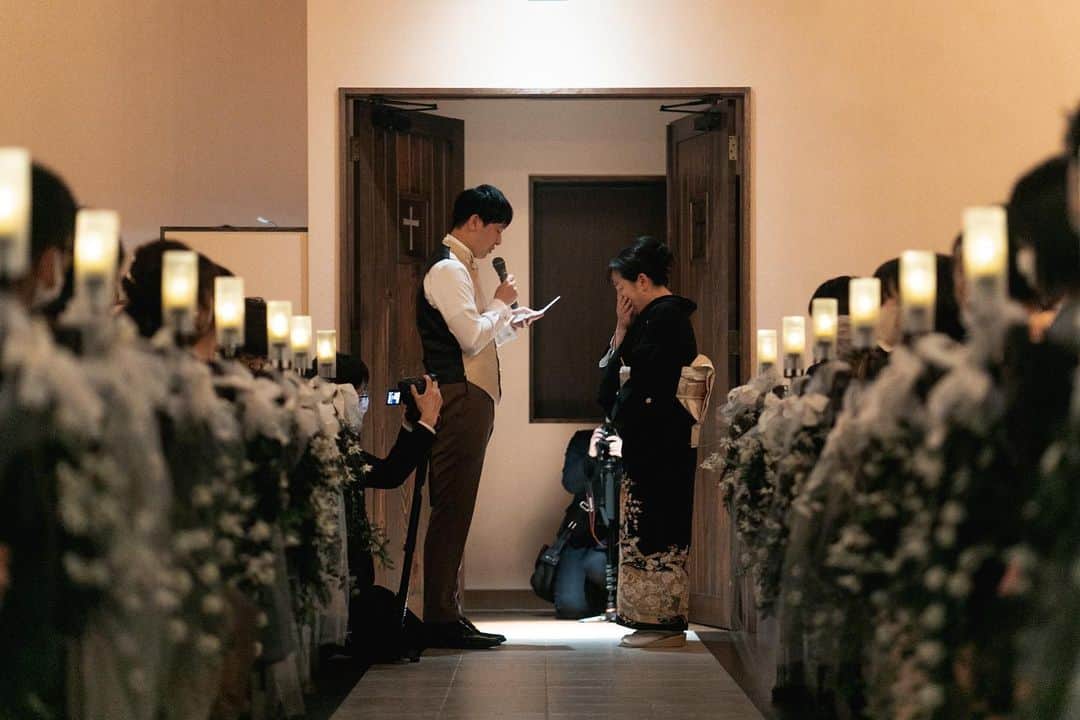 ラヴィ•ファクトリーさんのインスタグラム写真 - (ラヴィ•ファクトリーInstagram)「. 【写真で叶える結婚式】 .  おふたりの大切な人と過ごす1日は どの瞬間も逃さずにお写真に📸 結婚式という一生に一度の記念日を おふたりの生涯大切な思い出となりますように  . —————— ラヴィファクトリー: @hiroshima_laviefactory Photographer: @akari_photography129 AREA:JAPAN,HIROSHIMA —————— @laviefactoryをフォローして #laviefactory #ラヴィファクトリー のハッシュタグをつけて お写真を投稿してみてくださいね✳︎ . こちらの公式IG（@laviefactory） で取り上げさせていただきます✨ . 思わず笑顔になれるハートのある 「家族写真」はラヴィクルール* >>>@laviecouleur_official . #wedding #weddingphotography #photo  #ハートのある写真 #instawedding #結婚写真 #ウェディング #ウェディングフォト #撮影指示書 #ロケーションフォト #前撮り#写真好きな人と繋がりたい #フォトウェディング #卒花 #後撮り #ウェディングニュース #前撮り小物 #前撮りフォト #前撮りアイテム #ウェディング撮影 #撮影構図 #前撮りアイディア #撮影指示書 #花嫁コーディネート #花嫁コーデ #洋装ロケフォト #挙式レポ #広島花嫁」7月24日 17時00分 - laviefactory