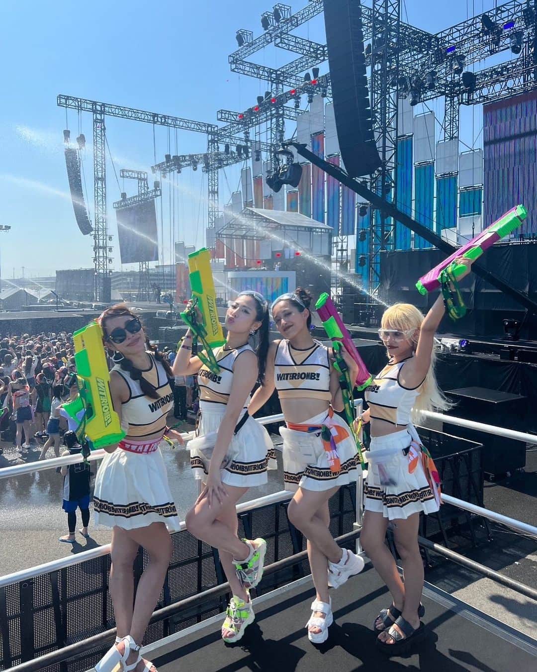 ゆずのインスタグラム：「ウォーターボムガールズ❤️❤️❤️ 2023.7.22〜23名古屋aichi sky expo🤍 . . . #ウォーターボム#ウォーターボムガールズ #韓国#kpop#夏イベント#夏フェス#最高人生 #WATERBOMB#WATERBOMBJAPAN #waterbomb2023 #워터밤 #행복 #일본#나고야#아이치」