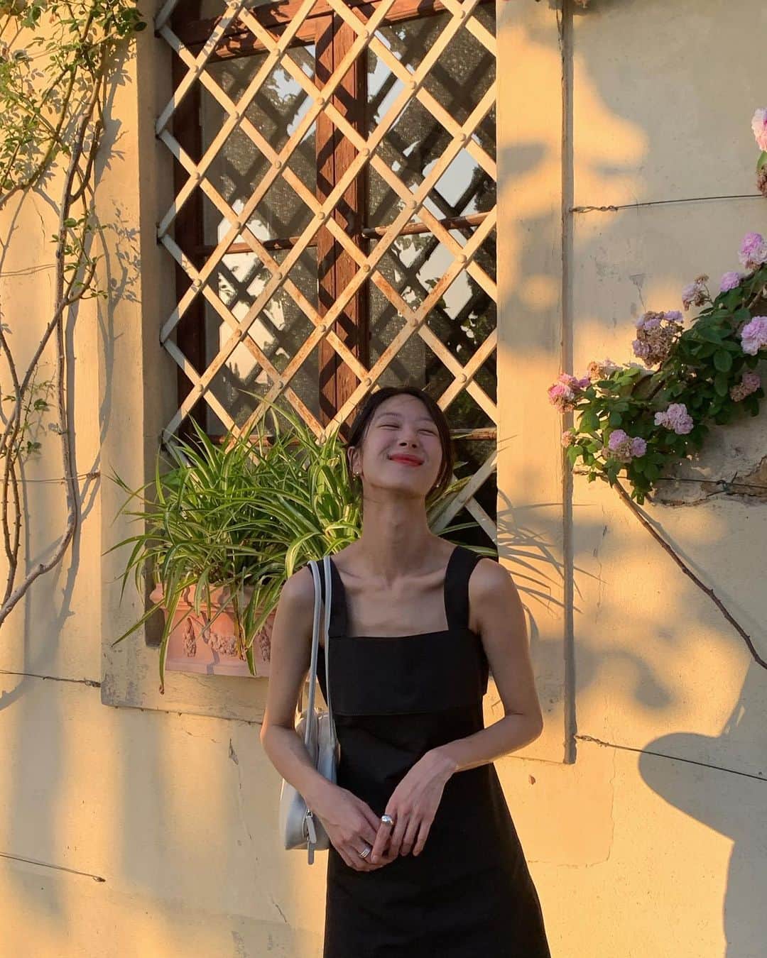 ミナ のインスタグラム：「찐웃음과 현타 그 사이의 피렌체🫧🇮🇹 #blossomh_italy」