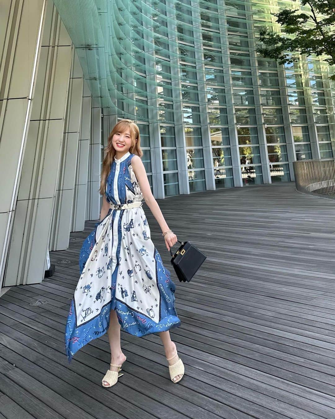 のインスタグラム：「.  FENDIの素敵なカバンとお洋服で美術館へ🧳 みなさん夏休み楽しんでますか🌻  @fendi 🧵🪡 #FENDI #pr」