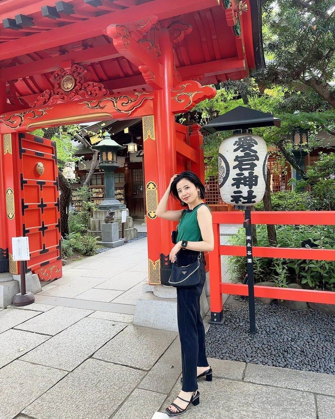 小池美由さんのインスタグラム写真 - (小池美由Instagram)「サイクリングしながらお参りしてきました🚴‍♀️ 　 自転車を走らせると風が気持ちいい季節🍃 夜も涼しくて気持ちいいので よく歌いながらサイクリングしてます😇  夜中、自転車に乗って歌う音痴がいたらそれは小池です🙋‍♀️🌻  今月もハーブピーリングしてもらってきたのでつやつやになりました🥹🌿 鼻とおでこと顎は少し剥離があって 乾燥しやすいので保湿しまくり ダウンタイム終わるのが楽しみ🥴  #3枚目オフショット  まぎれもなく「暑っ！！！！！！」 と言ってる顔です。」7月24日 17時14分 - kkkkkoike