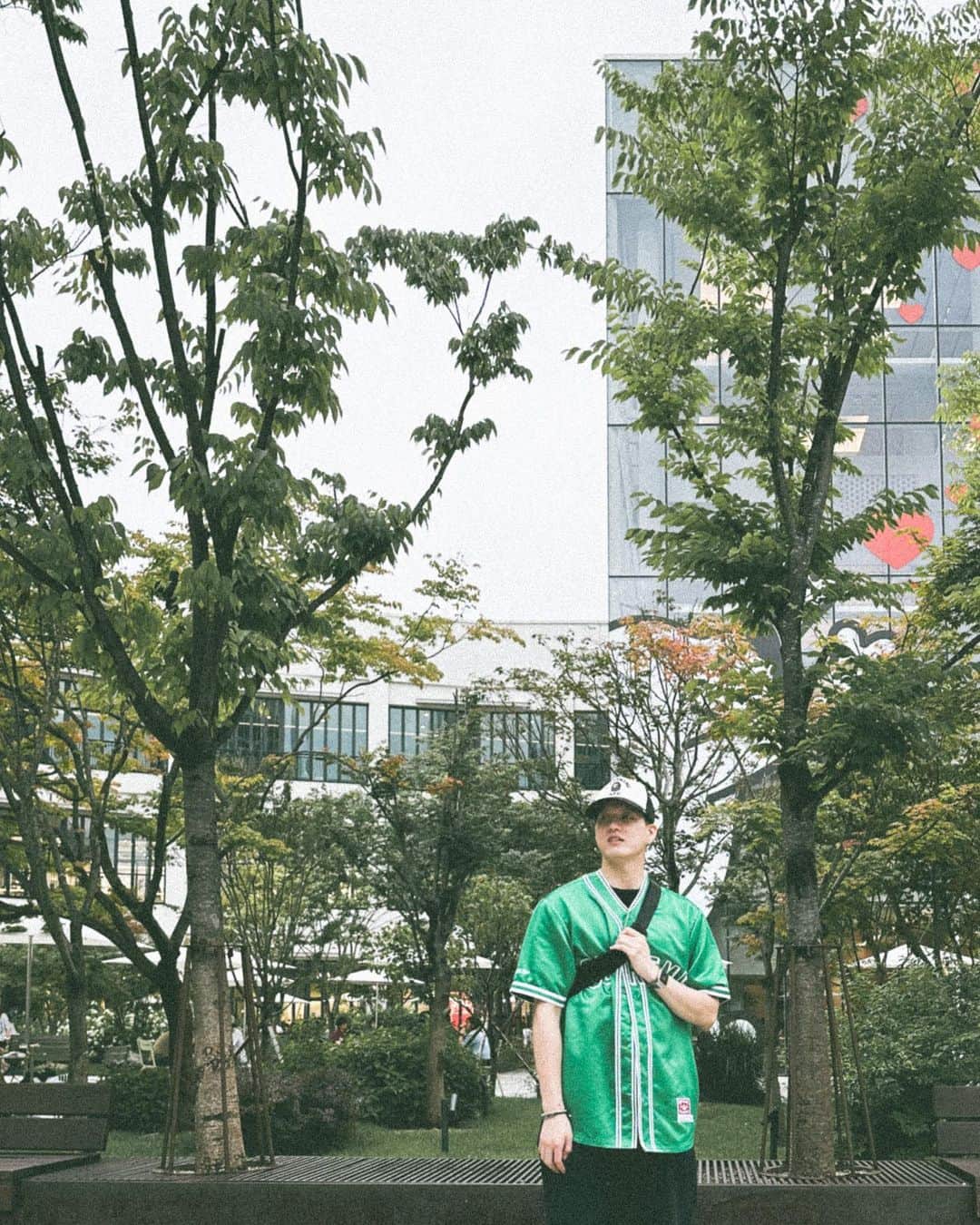 プニエル のインスタグラム：「Went shopping in the longest time and was reminded once again that I do not like shopping lol plus it is too hot/humid out!   오랜만에 쇼핑 갔는데 내가 쇼핑 별로 안 좋아하는걸 한번 다시 깨달음 ㅋㅋㅋㅋ 그리고 너무 덥고 습해!」