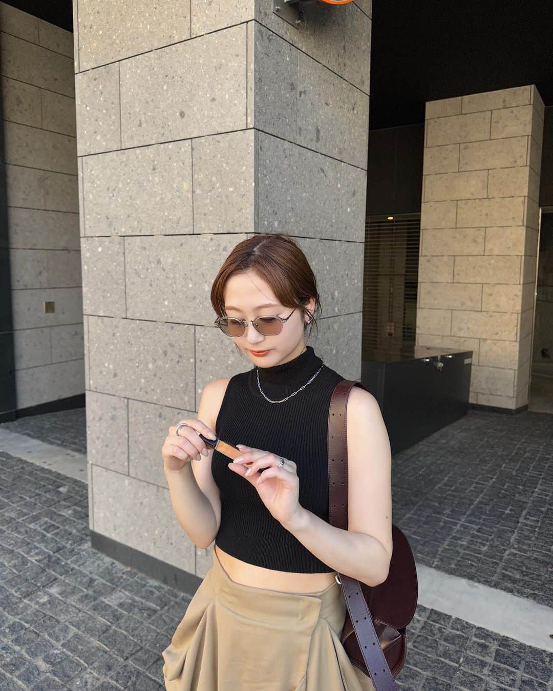 涼佳さんのインスタグラム写真 - (涼佳Instagram)「👓🩵  結婚式で着てたスカートを今日はカジュアルに 数年前に買ったjuemiのタンクトップ引っ張り出してきた🩵  🏷️ tops  #juemi  skirt  #todayful  bag  #jilsander  glasses  #zoff  sandal  #oofos」7月24日 17時26分 - _ryoka_870