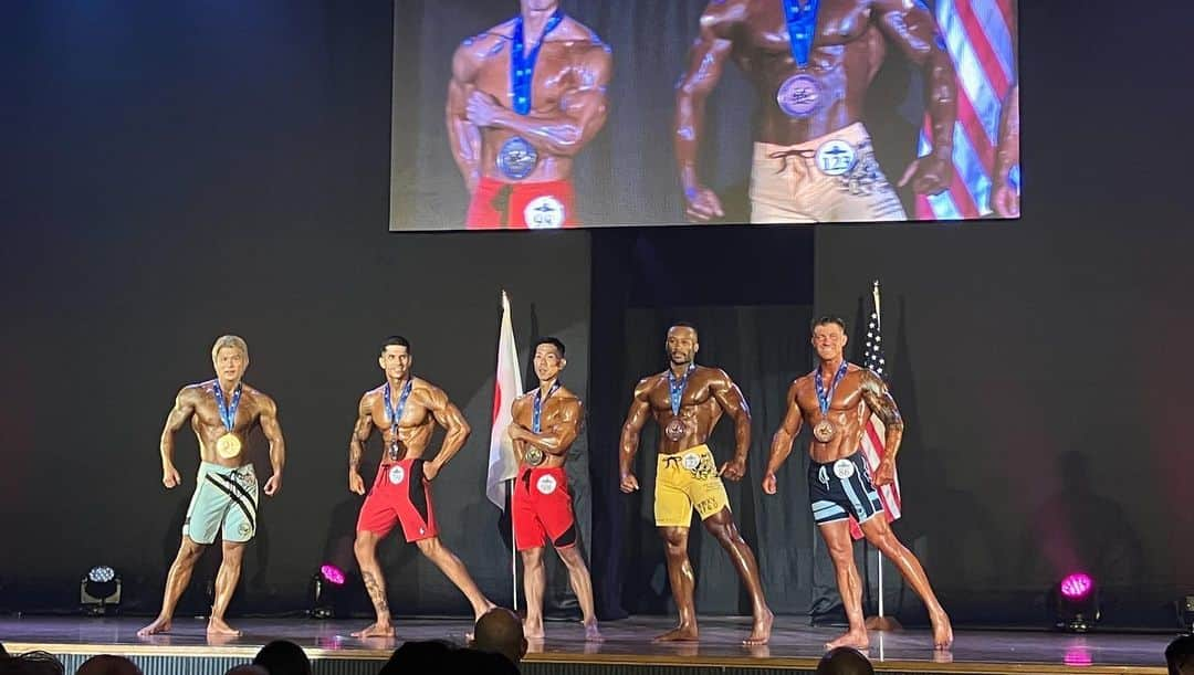 リバトラ YOSHITOさんのインスタグラム写真 - (リバトラ YOSHITOInstagram)「. MCCS  Far East Bodybuilding 2023  ・Men,s Physique Over5.8 ・Bodybuilding Middle weight  この２つのカテゴリーに出場しました！  メンズフィジークはクラス4位 ボディビルはクラス2位を頂きました。  メンズフィジークを10年続けて今年が最後の年でした！ 最後に高いレベルの中決勝に行けて4位を頂けたのは本当に嬉しいです😊  ボディビルは初挑戦でわからない事も多く有りましたが凄く楽しかったです！  ボディビルの投稿は次回！  #筋肉#muscle#workout#training#ワークアウト#トレーニング#筋トレ#bodybuilding#mensphysique#ダイエット#diet#fitness#フィットネス#フィジーク#ボディビル#mccs#fareastbodybuilding」7月24日 17時27分 - rebattler_