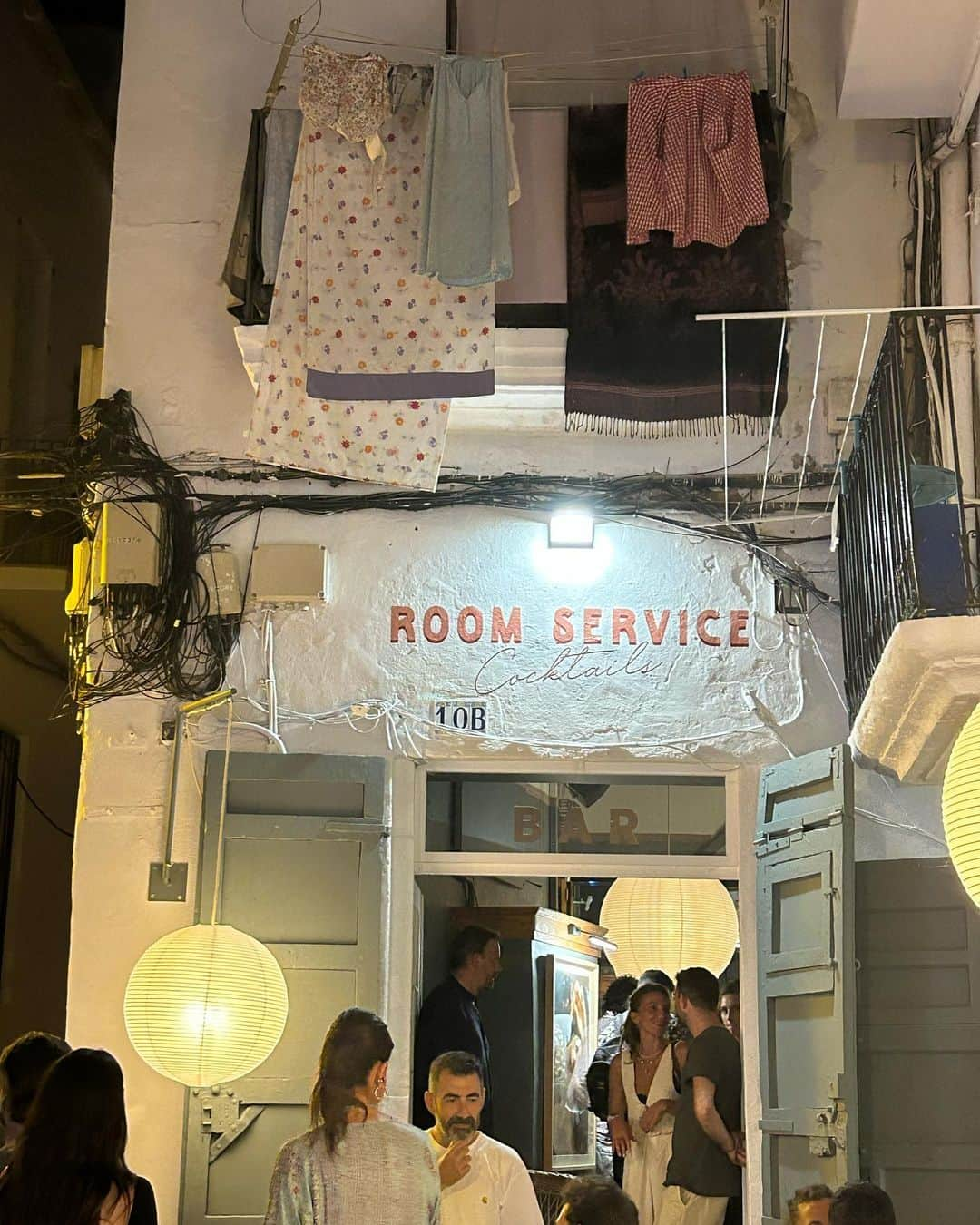 アレクシアさんのインスタグラム写真 - (アレクシアInstagram)「Congratulations @__robertorossi__ @riccardovimercati @roomserviceibiza loved the opening, loved the cocktails, love the energy 🎈  Looking forward to the winter season too 😉」7月24日 17時27分 - alexia.ibiza