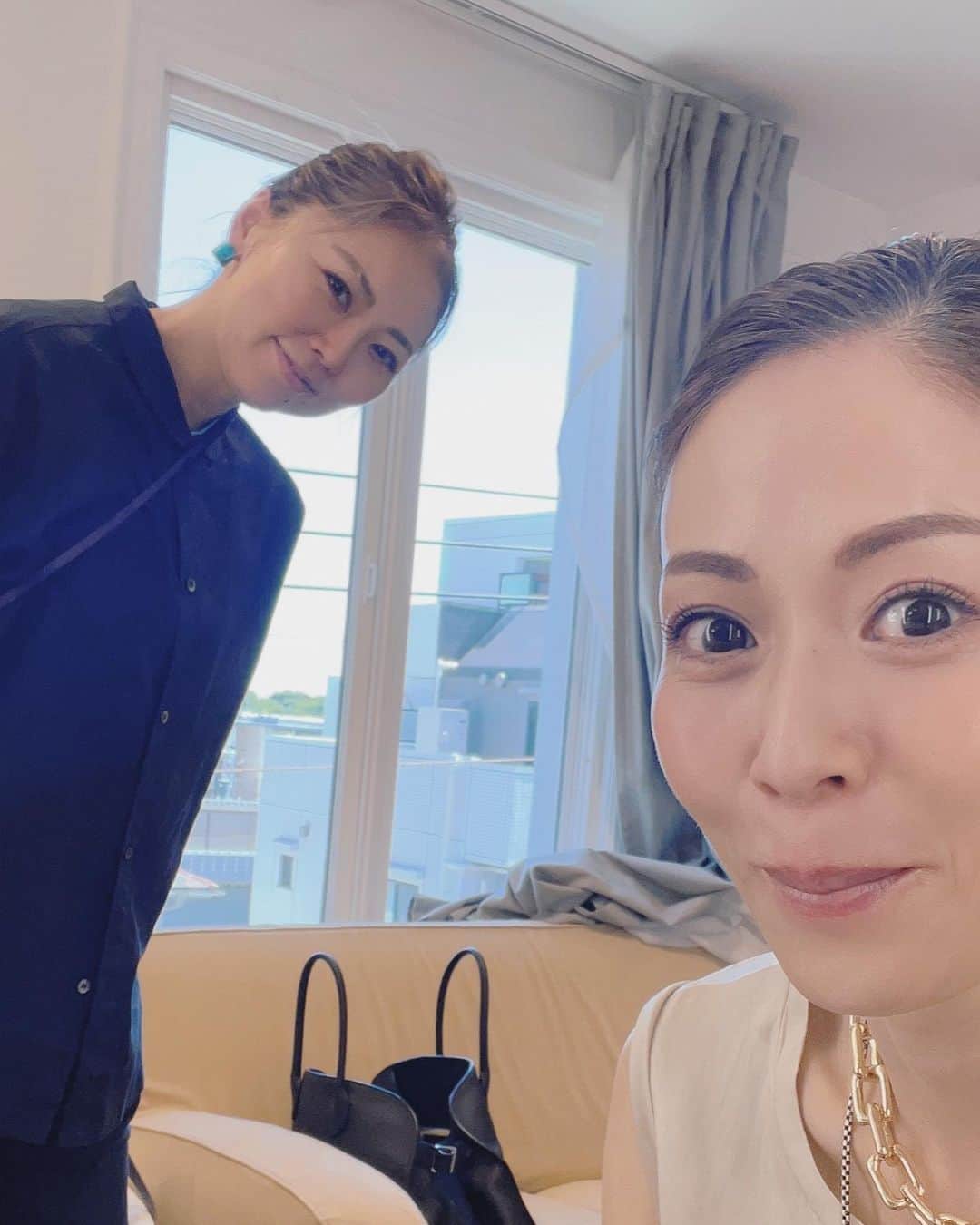 畑野ひろ子のインスタグラム：「今日は、初めてのクライアントさんとのお仕事でした📷✨ 仕上がり楽しみです🩵  いつもお世話になりっぱなしのマネージャーと😆」