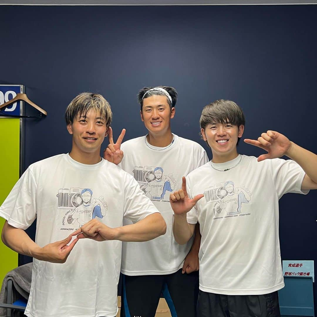 清水優心さんのインスタグラム写真 - (清水優心Instagram)「. Tシャツをいただきましたー！ めちゃくちゃ可愛いイラストでとても気に入ってます😚 ゆうだいとうたにも着てもらいました😂 . #ピクチャーポーズ #だいぶかっこいい写真 #お気に入り #うた #ピクチャーポーズして #👏 #📸」7月24日 17時42分 - s.yushi10