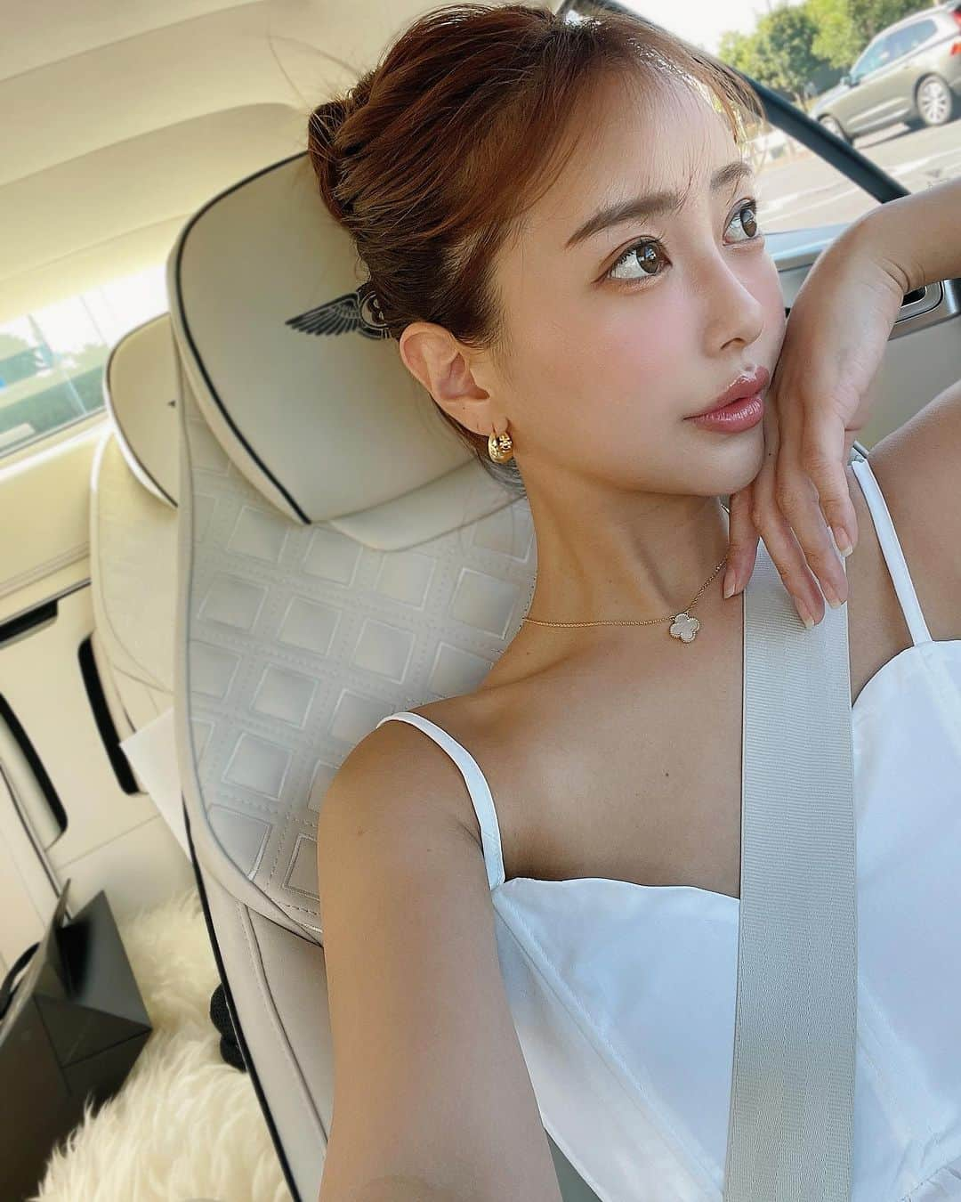 佐野友妃子さんのインスタグラム写真 - (佐野友妃子Instagram)「お父さんと車で流す曲で揉めて譲った記念の写真🤳🚗笑  山下達郎聴きたい父。 summer walker聴きたい私。  みんな車で何聴きたい？🎧」7月24日 17時44分 - yukikosano1111