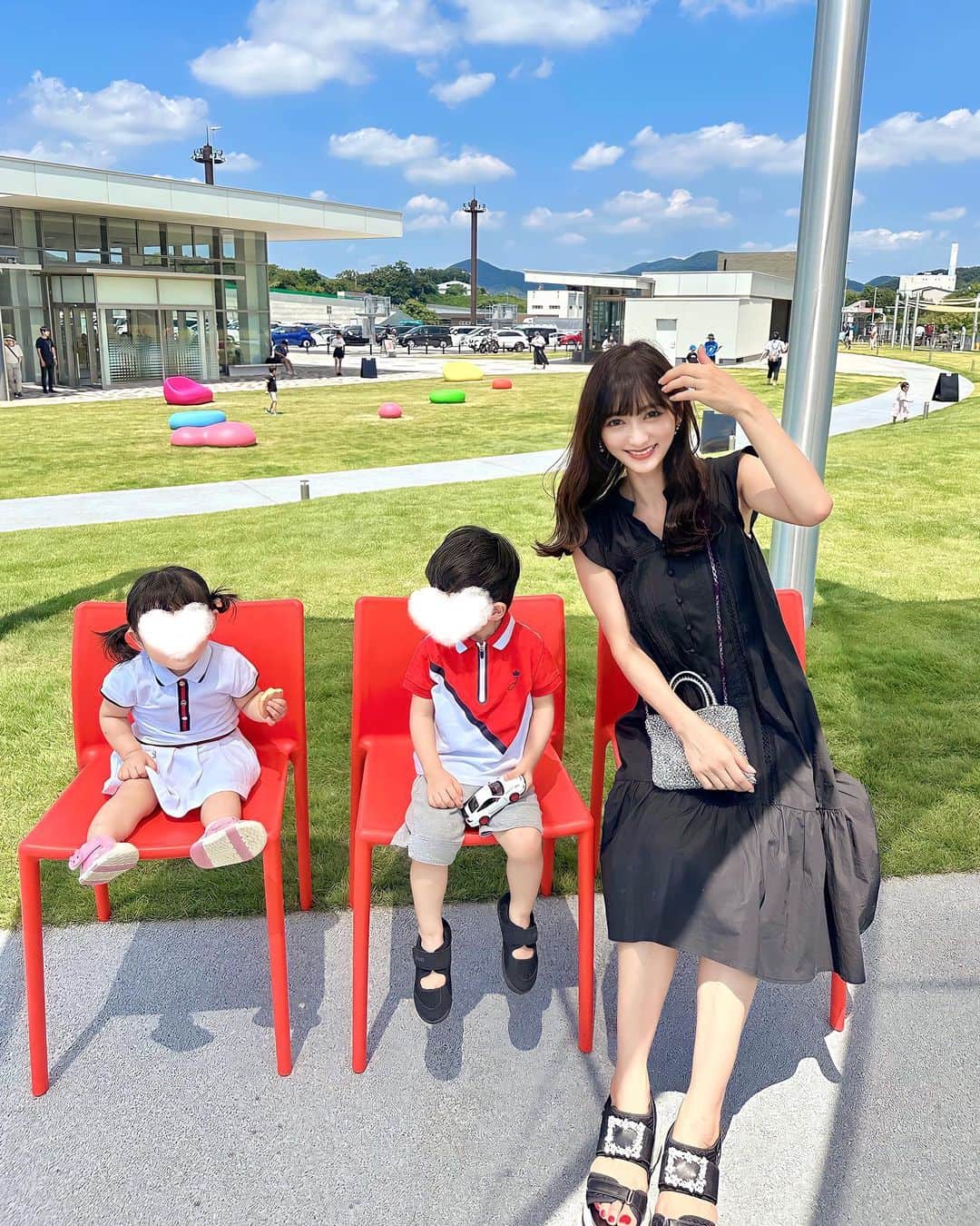 加藤瑠美のインスタグラム：「🎂🎈🎉❣️  今日7/24で33歳になりました…🫨 近場の避暑地へ旅行中🚗 朝起きてすぐ息子と娘がHappy birthday to youのお歌を歌ってくれてもう可愛すぎた🤣❤️ 大好きな家族と過ごせて幸せな誕生日です🎊  #happybirthday#mybirthday#子連れお出かけ#年子#年子兄妹#年子ママ#東京ママ」