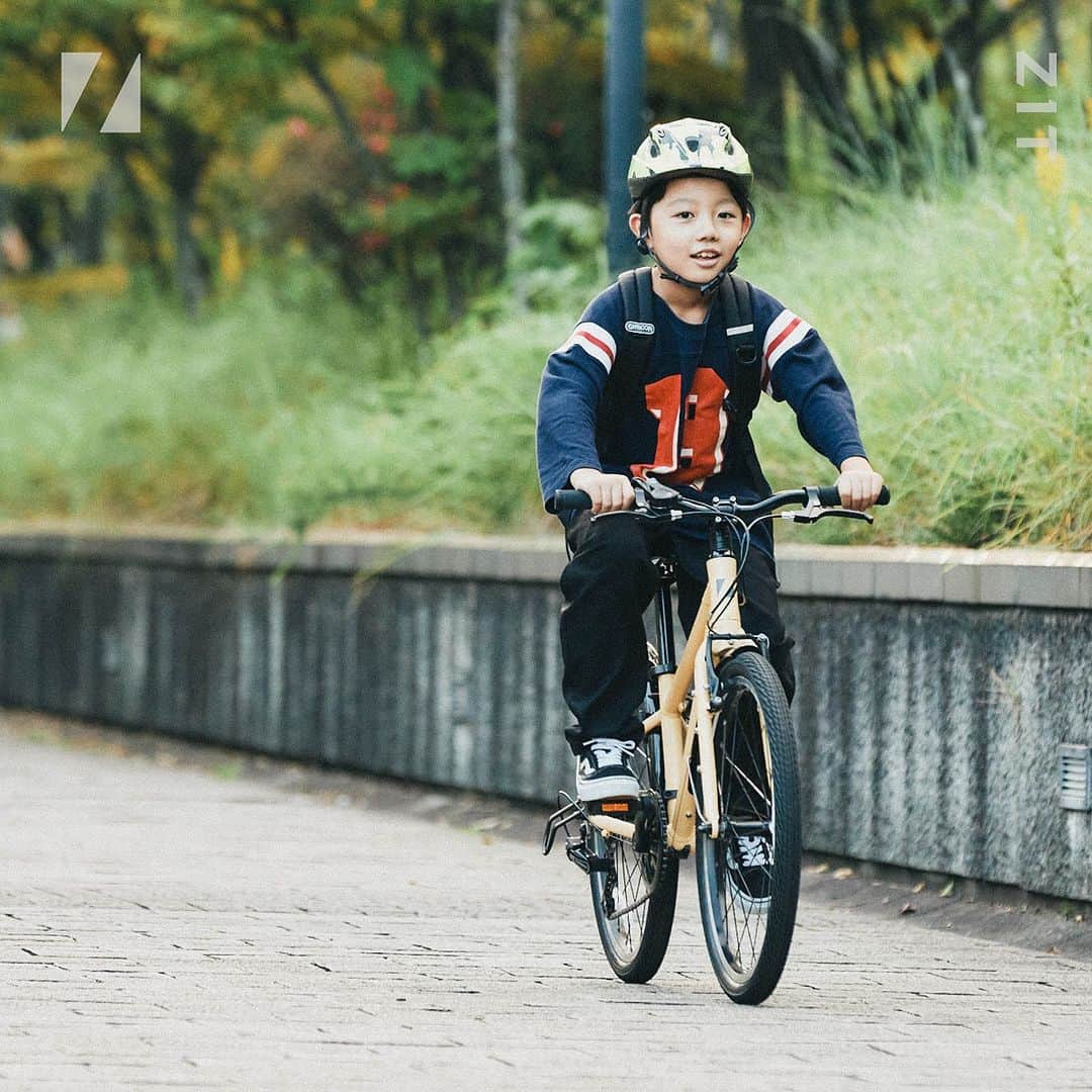 RITEWAY -Official Instagram-さんのインスタグラム写真 - (RITEWAY -Official Instagram-Instagram)「ZIT ジット  自転車が大好きになる超軽量キッズバイク。 ペダルを漕げるようになった瞬間、普段車で行っている公園に自転車でたどり着いた瞬間、達成感と自尊心で満たされた最高の笑顔に出会えます。 クラス最軽量9.2kg(22”)で軽くて思い通りに走れるZITは子どもの移動範囲をさらに広げてくれて、何よりも楽しい親子の時間を作れます。 —————————— #ritewayzit #ジット #riteway #ライトウェイ #自転車 #自転車のある生活 #キッズ自転車 #ジュニア自転車 #こども自転車 #子供自転車 #サイクリング #クロスバイク #22インチ自転車 #24インチ自転車 #26インチ自転車」7月24日 18時00分 - riteway_bike