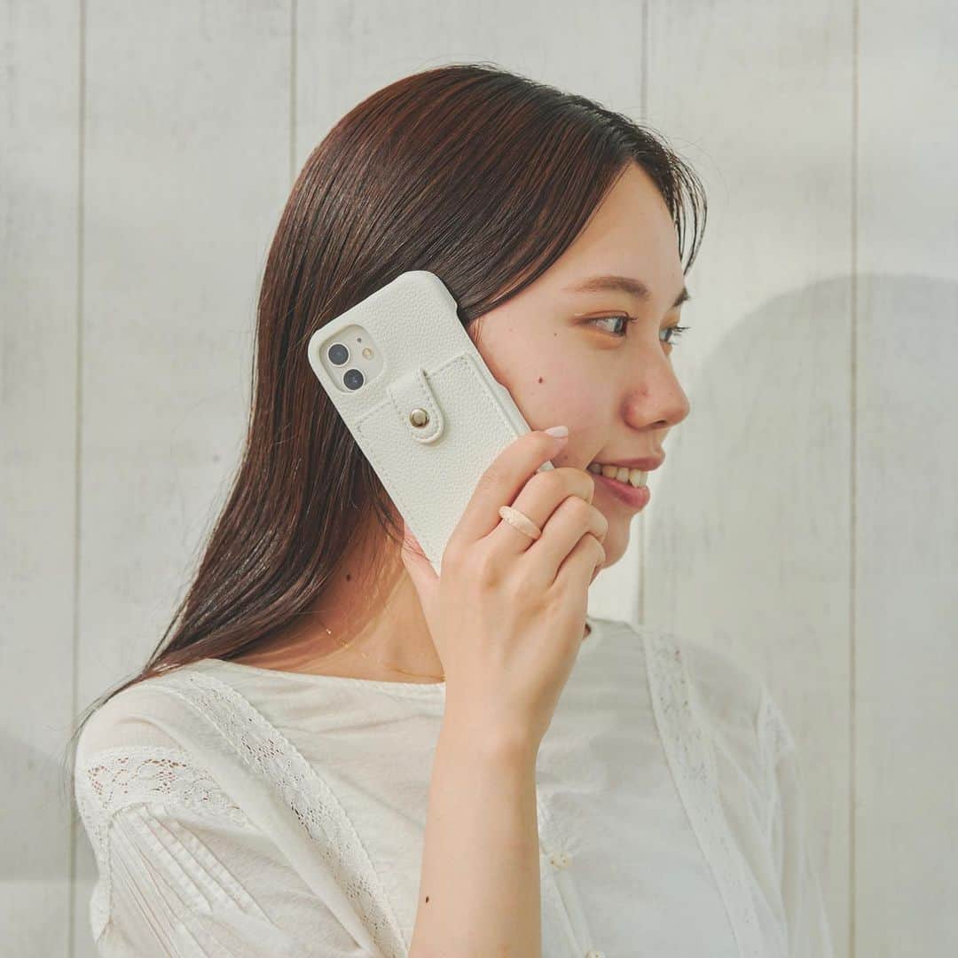 salut!のインスタグラム：「｟ 画像をタップすると商品ページが見れます📱 ｠ ･･････ ⁡ ⚪︎マットカラースマホケース:iPhone13/14用 ¥660 ⚪︎カードポケット付きスマホケース:iPhone13/14用 ¥1980 ⚪︎カードポケット付きストラップスマホケース:iPhone13/14用 ¥1980 ⁡ ･･････ ⁡ 落ち着いたカラーのラインナップで スマホケースが入荷しました𓇢 ⁡ カードをスライド式で取り出せる ポケットがついている便利なケースも◌ ⁡ ─────────── ⁡ 公式通販サイトは @salut_shop トップページURLよりご確認下さいませ𓍯 ⁡ ─────────── 店舗により在庫状況が異なります。 一部店舗の営業時間等が異なる場合がございます。　 予め各館のHP等をお確かめくださいませ。 ご不便をお掛けして申し訳ございませんが予めご了承くださいますようよろしくお願いします。 ─────────── #サリュ #salut #まいにちインテリア #インテリア雑貨 #雑貨店 #雑貨屋 #雑貨屋さん巡り #モバイル #スマホ #スマホケース #スマホショルダー #スマホストラップ #スマホカバー #iPhone13 #iPhone14 #フェイクレザー #便利グッズ #便利アイテム #プチプラ #プチプラ小物 #プチプラコーデ #マット素材 #大人女子 #大人女子コーデ #シンプルデザイン #シンプルコーデ #スマホ女子」
