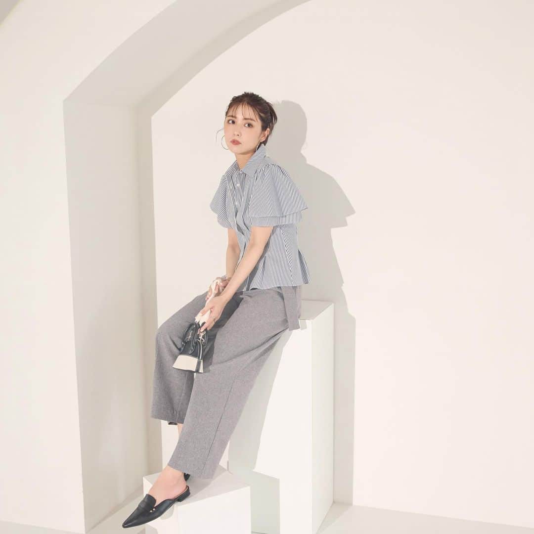 NATURAL BEAUTY BASICのインスタグラム：「Sensual Trad Meets.Ren Ishikawa  ■ダブルフレアスリーブブラウス ¥7,480 tax in size:S/M color:オフ/ピンクブラウン/ネイビーストライプ #0173210747  ■ハイウエストベルテッドパンツ ¥9,900 tax in size:S/M color:杢グレー/クロ #0173130411  ■シアーシャツ＆キャミワンピースセット ¥14,960 tax in size:M/PS color:クロ/ベージュ #0173240711  ---------------------------------  石川恋さんが素敵に着こなしてくださった 新作のwebカタログ、第2弾が大好評公開中♪  今買ってすぐに使えるAWコレクションを イチ早くデリバリー。  ハリのあるシャツや、きれいめなブラウスにタックパンツ… 定番人気のベーシックアイテムに、 シアー感のある素材に女性らしさを引き立てるシルエットで センシュアルなエッセンスを注入。 石川さんのムード溢れる着こなしに注目です。  詳しくは @naturalbeautybasic_official プロフィールのURLより webカタログをチェック♪   #石川恋 さん #ストライプブラウス #切替ブラウス #パンツ #グレーコーデ #秋先取り #秋コーデ #夏コーデ #お出かけコーデ #オフィスコーデ #オフィスカジュアル #通勤コーデ #大人可愛い #カラーコーデ  #着回しコーデ #きれいめカジュアル  #ベーシックコーデ #ベーシック #ナチュラルコーデ #トレンドスタイル #シンプルコーデ #ナチュラルビューティーベーシック」