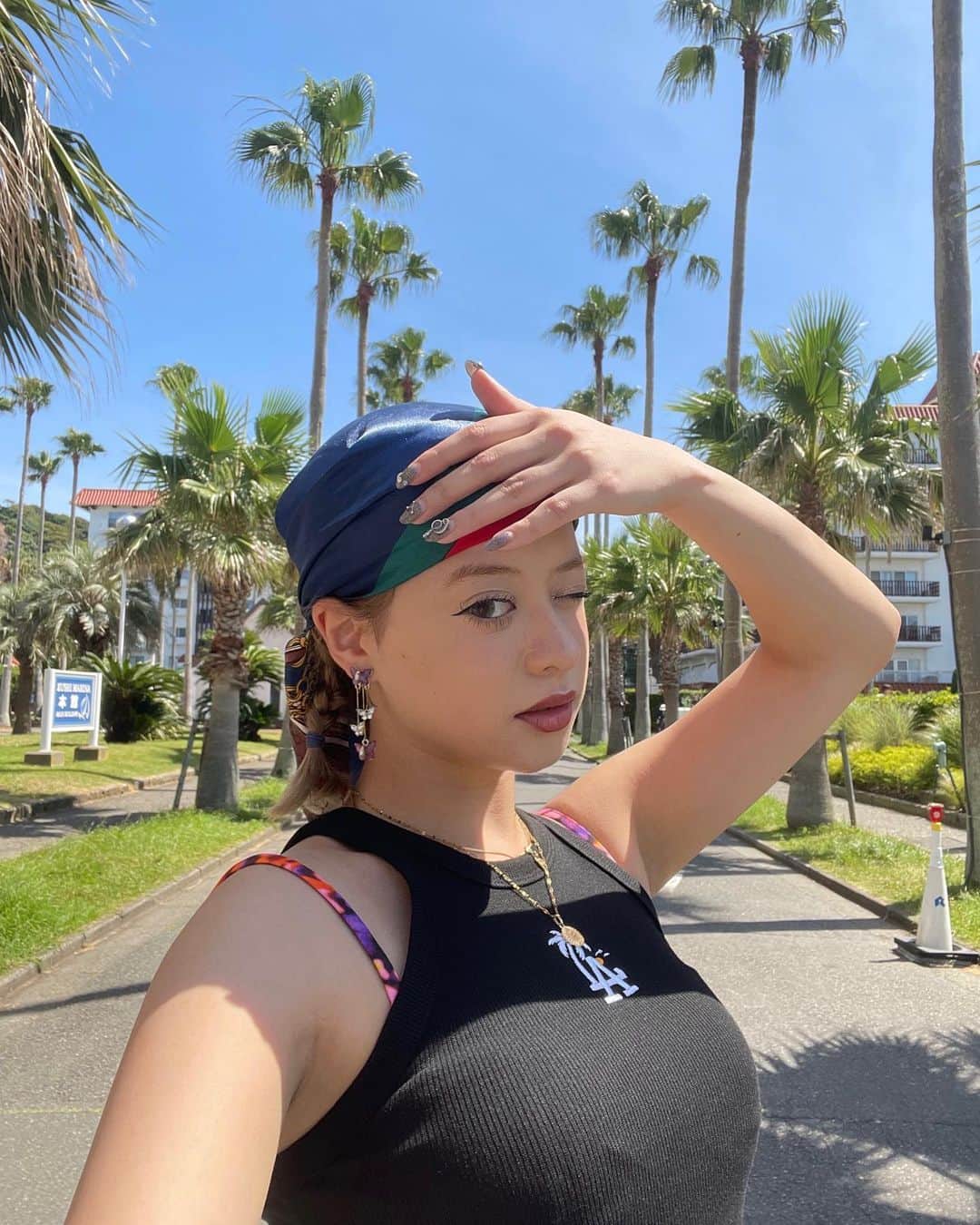 RONAのインスタグラム：「🌴🖤˚✧₊」