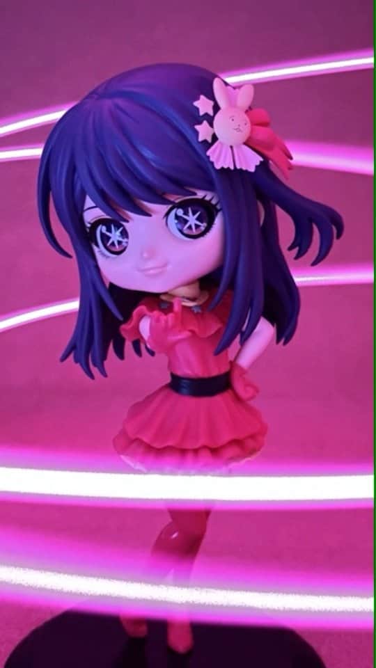 のインスタグラム：「@qposketjp 👈他のアイテムもCHECK👀  ／ 嘘はとびきりの愛なんだよ？ ＼  大人気TVアニメ【#推しの子】から、 アイドルグループ「#B小町」のセンター 「#アイ」がQ posketに初登場です💗  その天性の輝きで一世を風靡したアイを 全高約14cmサイズでフィギュア化🎉  星を宿したアイの特徴的な瞳や 計算されつくした笑顔を Q posketならではのデフォルメで再現しました✨  どの角度から見てもカワイイ仕上がりで、 正面からはもちろん、背面から鑑賞するのもオススメ！ 背面で飾れば、ライブの盛り上がりを描いた キービジュアルを彷彿させるディスプレイをお楽しみいただけます💕  「【推しの子】 Q posket-アイ-」は、全国のアミューズメント施設のクレーンゲームコーナーにて登場中です。ぜひGETしてくださいね！  ┏━━━　Q posketとは？　━━━┓  全国のアミューズメント施設にある クレーンゲームコーナーで展開中の プライズフィギュア。  @qposketjp のプロフィールにある URLから商品情報や取り扱い店舗など をチェックしてくださいね👉  ┗━━━━━━━━━━━━━━━┛  #Qposket　#bandaispirits #バンダイスピリッツ　#バンプレスト　 #プライズ　#クレーンゲーム #oshinoko　#星野アイ　#HOSHINOAI」