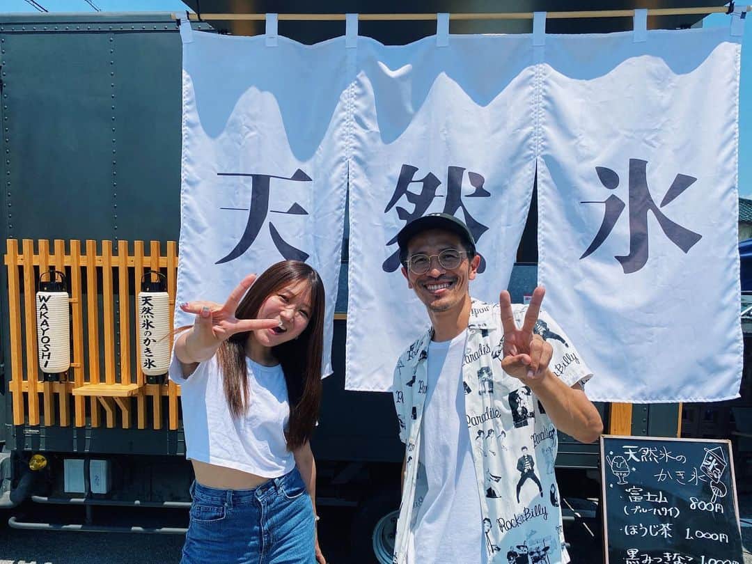 藤田早希のインスタグラム：「2023 ↔ 2021 昨日山梨遊びに行っておぐにいにも 一瞬会ってきたー🤭 だってみんな唐突にかき氷おいしかったとか 言ってくるけんさー。 ちゃんと仕事してたし、ちゃんと美味しかった😂 ちゃんと息もしてた😂 久々のこの2人懐かしかろ？ ちなみにDAZNのサッカー解説やってる から見てみてなー！. . ☆☆☆☆☆☆☆☆☆☆☆☆☆☆☆☆☆☆☆☆☆☆☆. .  2023 ↔ 2021 I went to play in Yamanashi yesterday I met you for a second 🤭 Because everyone suddenly said that the shaved ice was delicious I'm going to say it. I did my job properly and it was delicious 😂 I was breathing properly 😂 Do you miss these two after a long time? By the way, I'm doing soccer commentary on DAZN Check it out!. .  2023 ↔ 2021 어제 야마나시 놀러 가자. 한 순간 만났다 🤭 다들 갑자기 빙수가 맛있었습니다. 말하는 켄사-. 제대로 일했고 제대로 맛있었습니다 😂 제대로 숨을 쉬었다 😂 오랜만의 이 2인 그리운가? 그건 그렇고, DAZN의 축구 해설을하고 있습니다. 에서 보아라!. . ☆☆☆☆☆☆☆☆☆☆☆☆☆☆☆☆☆☆☆☆☆☆☆. . . . #山梨観光 #山梨グルメ #かき氷 #天然氷 #最高 #美味しい . . . .」