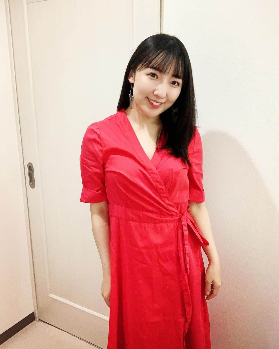 七瀬りりこのインスタグラム：「今日は我が友、七野李冴のお下がりワンピース✨  明日はラリソン彩華のお下がり着ようかな♡  2人とも、いつもりりこのお世話してくれて有難う😜 大好き😘  @risaaxoxo  のおさがり  #ワンピース #赤いワンピースの女」