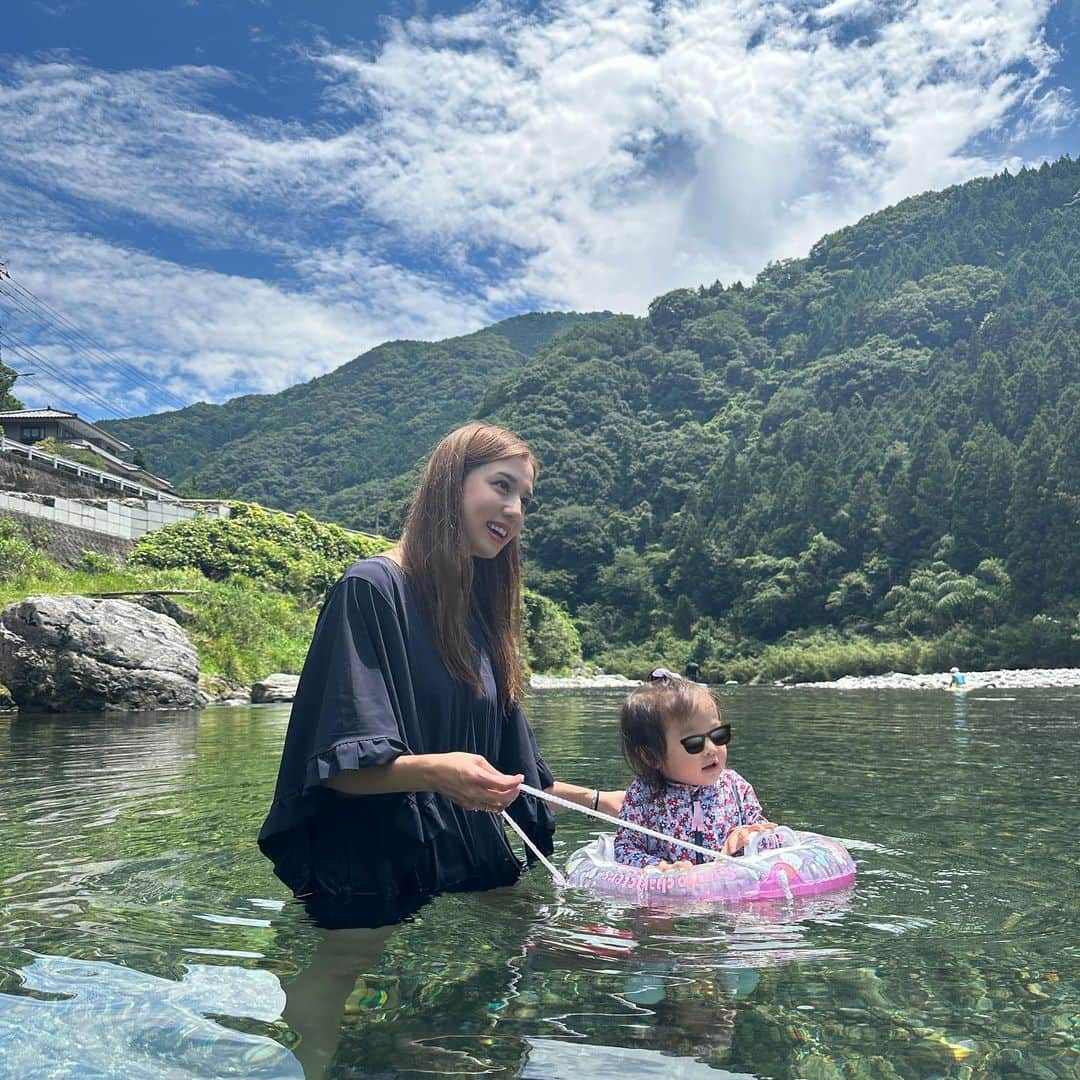 丸高愛実さんのインスタグラム写真 - (丸高愛実Instagram)「日本一の清流と言われている 徳島県美馬市にある「穴吹川」へ行ってきたよ🩵🤍  川の水の透明度が高くてびっくり🥹👏✨ 大自然に癒された〜🥰  夏休み中、また行こう🫡💓  #徳島 #穴吹川 #清流」7月24日 18時30分 - marutakamanami