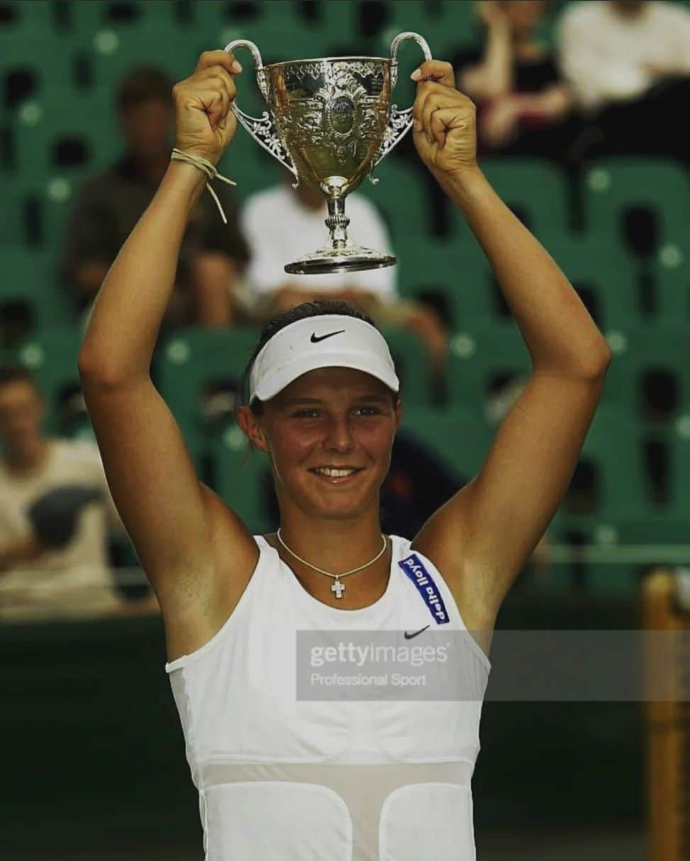 キルステン・フリプケンスさんのインスタグラム写真 - (キルステン・フリプケンスInstagram)「Just a little kid that was chasing a big dream..  So grateful for the journey I had! Tennis is, just as life, with ups & downs, with struggles, injuries, setbacks, comebacks, victories and defeats.. It took alot of passion, dedication and resilience. But it was all worth it. Big thank you to my family, closest teammembers, sponsors and fans who stuck with me through thick and thin, the good and the bad, the ups and the downs. You know who you are. I am ending a long lasting and important chapter of my life but I can't wait to see what the future has in front of me and I am ready to give back to tennis what tennis gave to me. Thank you, fluffy ball, I love you and I always will ❤️」7月25日 5時21分 - kirstenflipkens