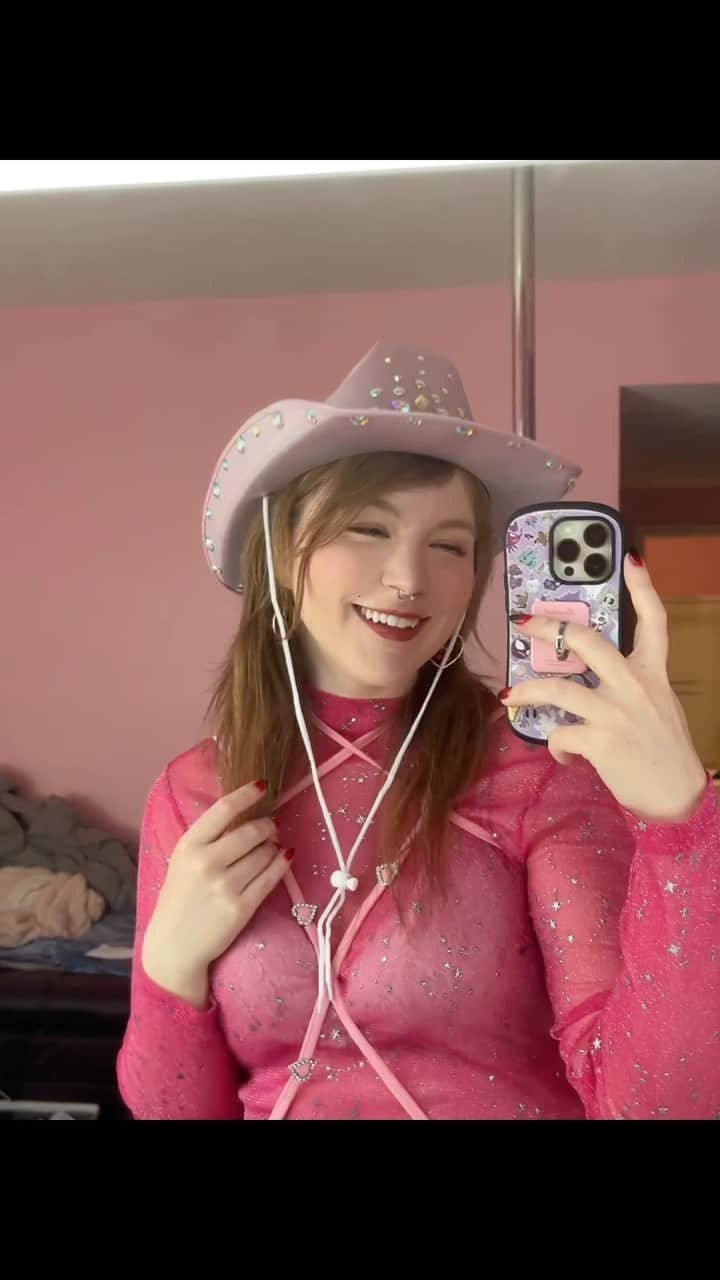 のインスタグラム：「Barbie time (yeehaw)」