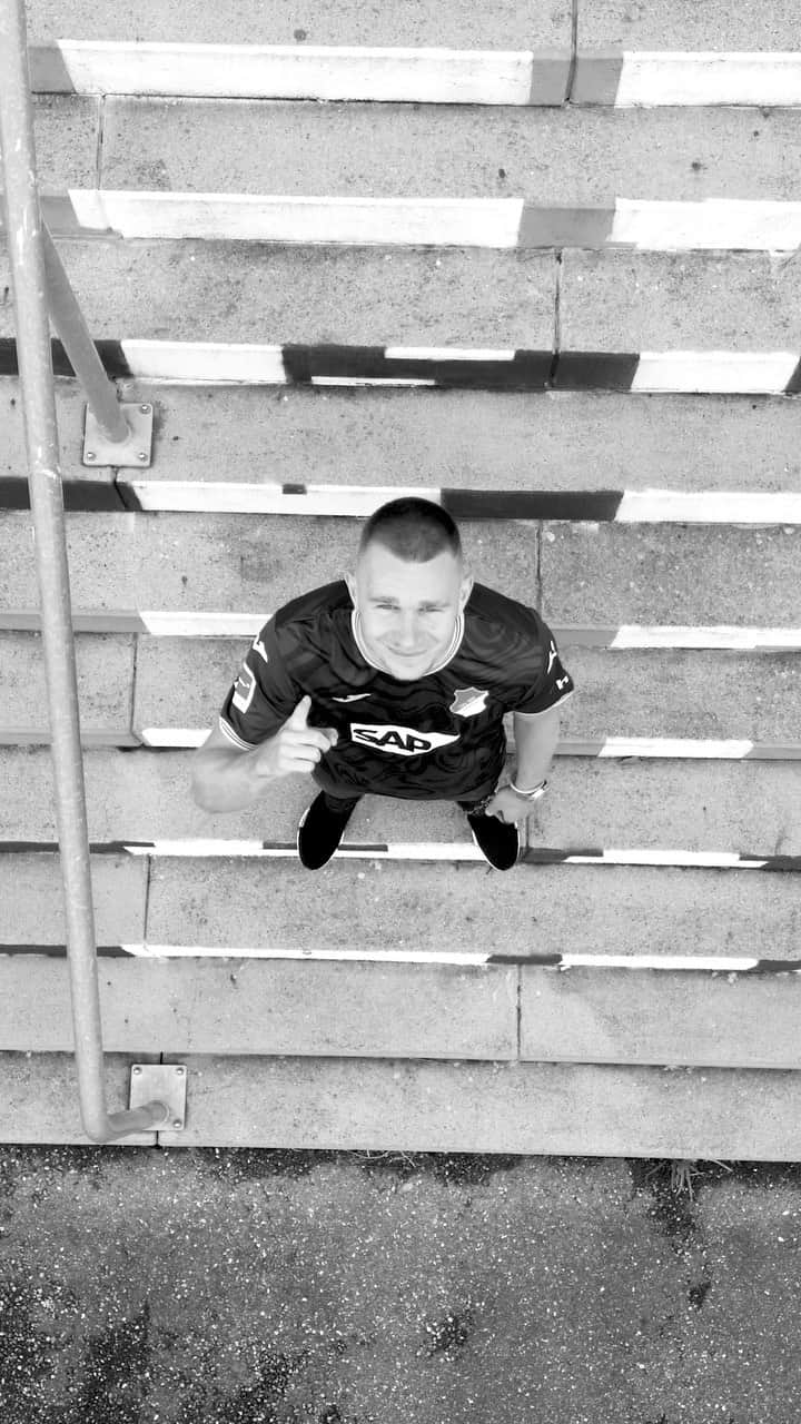TSG1899ホッフェンハイムのインスタグラム：「𝙍𝙚𝙖𝙙𝙮 𝙩𝙤 𝙜𝙤 ⚡️ @szancso41」