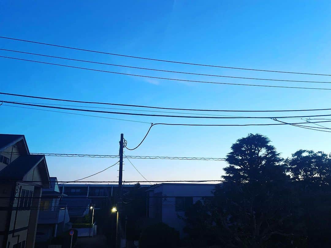 一三さんのインスタグラム写真 - (一三Instagram)「#夜明け だね  少しづつ　輝いて  #sunrise   https://youtu.be/8NKdwRKqDGU」7月25日 4時25分 - ichizou.co.jp