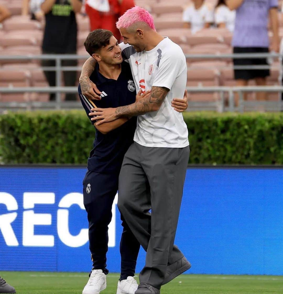 ブラヒム・ディアスさんのインスタグラム写真 - (ブラヒム・ディアスInstagram)「Compañero, rival, pero sobre todo amigo 🤝 @theo3hernandez. 👌🏻 Buenas sensaciones en el primer partido de pretemporada ✅ #Halamadrid 🤍」7月25日 4時44分 - brahim