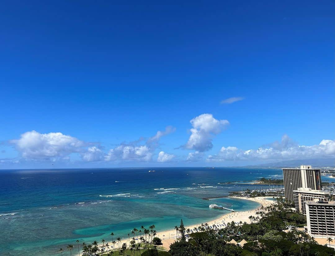 Trump Waikikiさんのインスタグラム写真 - (Trump WaikikiInstagram)「Blue skies and and sandy beaches await!    #TrumpWaikiki #TrumpWaikikiStyle」7月25日 4時45分 - trumpwaikiki