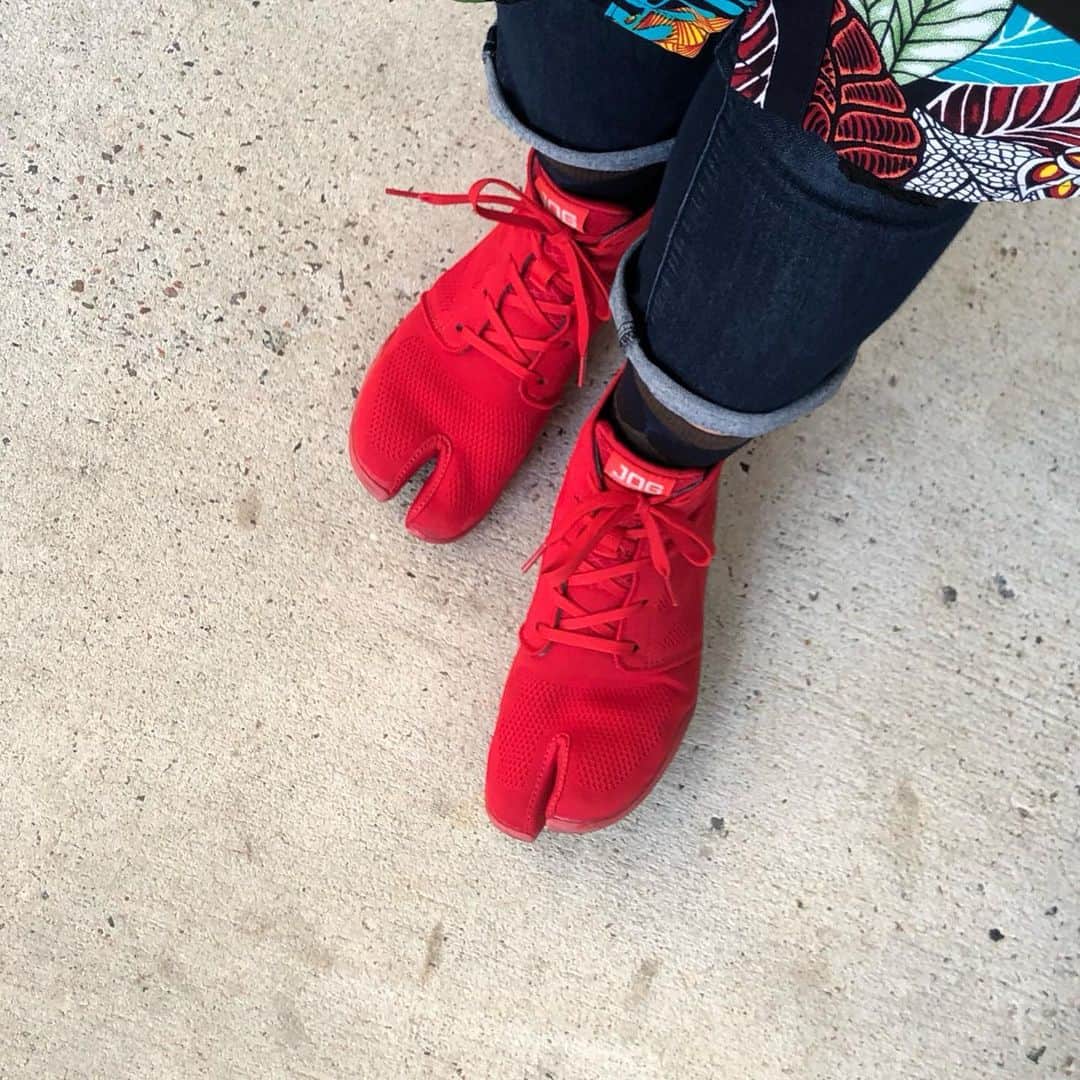 岡田育さんのインスタグラム写真 - (岡田育Instagram)「✌️❤️👣❤️✌️ my recent toes @marugotokyo  #スポーツジョグⅱ #丸五  #地下足袋スニーカー  #marugo #marugotokyo  #jikatabi #jikatabishoes  #jikatabisneaker #newyorkcity」7月25日 4時59分 - okadaic