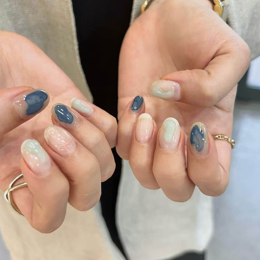 shino_430さんのインスタグラム写真 - (shino_430Instagram)「＿＿＿‪  先月のnail🎨  あんまり寒色系にしないから新鮮だった🩵  #nail#artnail#nuancenail#ネイル#ニュアンスネイル#夏ネイル#ブルーネイル」7月24日 20時20分 - shino_430