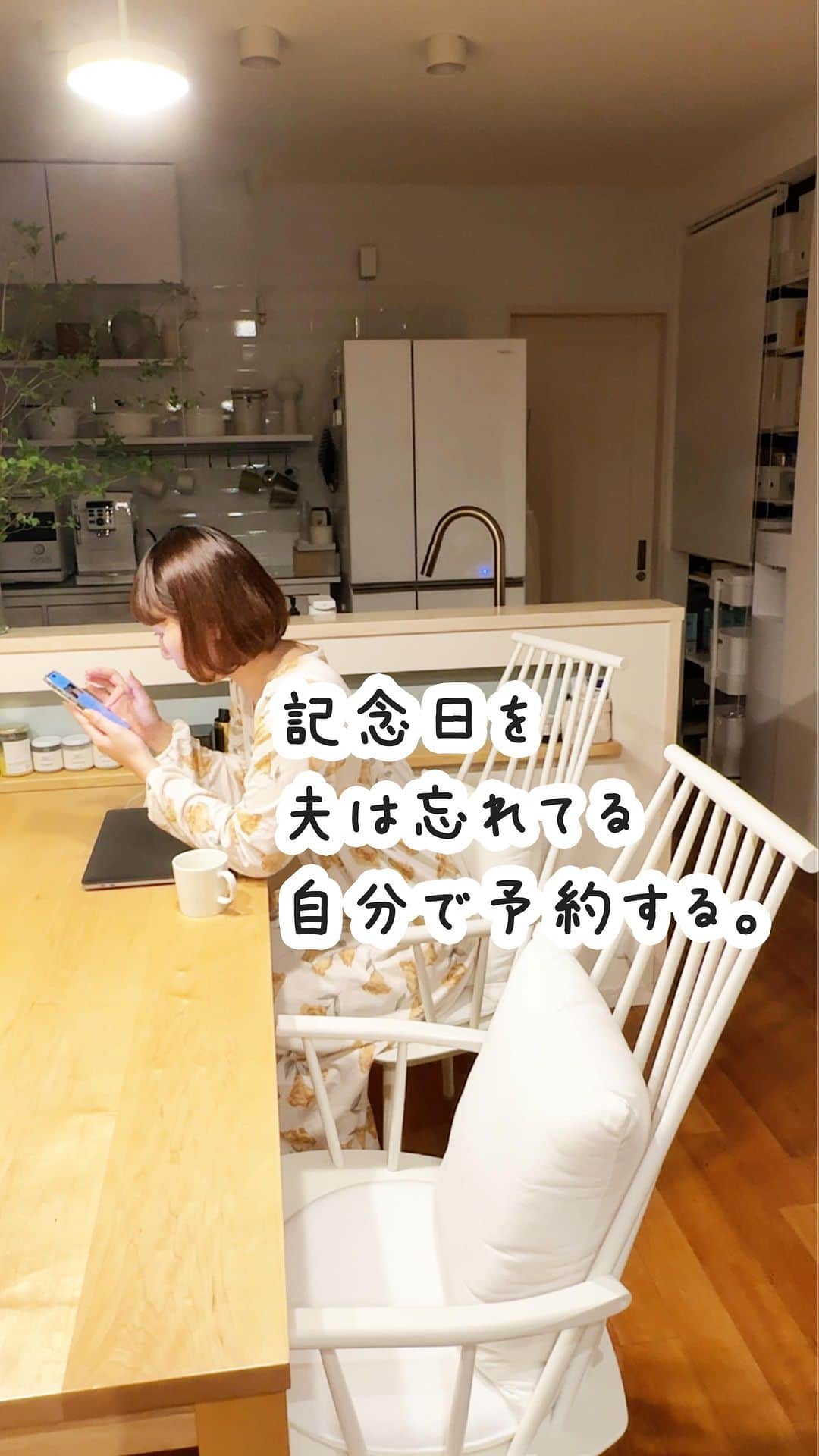 おさよさんのインスタグラム：「#Yunth #ビタミンC美容液 #PR  普段からビタミンC美容液を愛用していますが、これから夏の時期は特に必需品だと思います◎  今回は個包装生ビタミンC美容液”Yunth” 使わせて頂きました♡  以前からお店で見てかわいいパッケージ♡と思っていたら、定期初回限定ポーチとのセットをご用意頂いたので、気になった方は是非ストーリー、ハイライトからチェックしてみて下さい◎  私はホルモンバランスでお肌の調子が悪い時もあります。生ビタミンC美容液*2使い続けてみます。  *1出来立てをフレッシュな状態でご使用いただける推奨のパッケージです。開封後30秒を過ぎてご使用いただいても品質に問題ありません。 *2有効成分：アスコルビン酸」