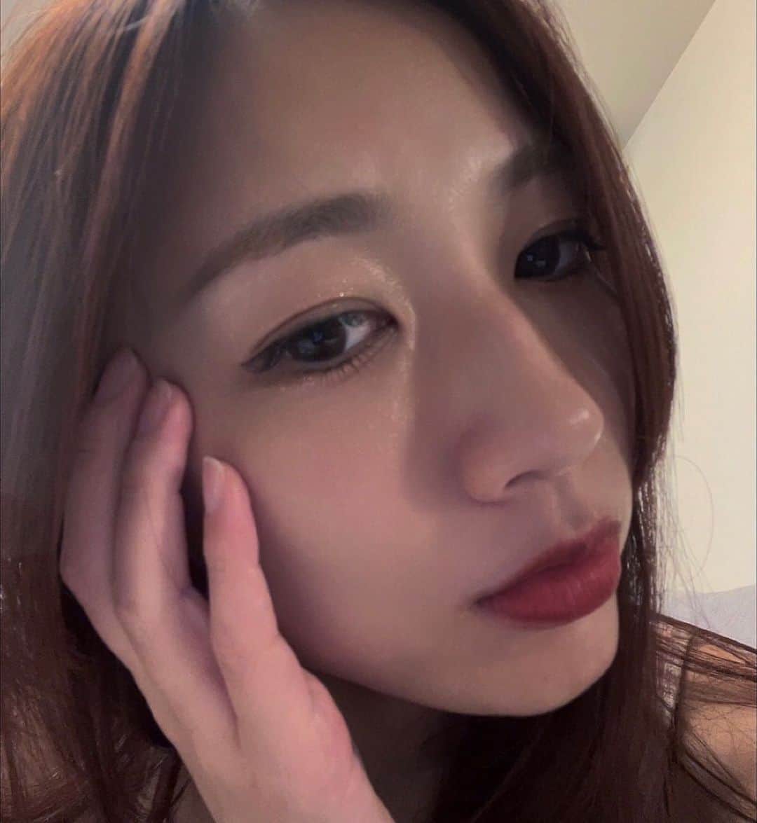 のインスタグラム：「. 眉ワックスしてもらったらめちゃ調子よい 上手すぎた @mood_eyebrow  @5mree_mood 🐬🤍」