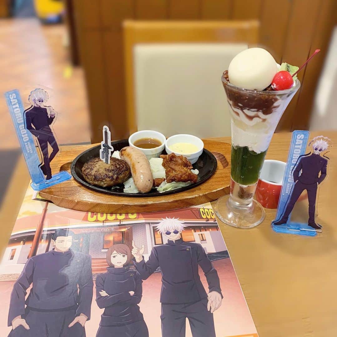 のインスタグラム：「🩵🩵🩵  かわいい🥹！  美味しく頂きました‪‪❤︎‬  #呪術廻戦  #ココス  #五条悟  #夏油傑 #アクスタ  #推し  #推しのいる生活  #ヲタ活  #アニメ #jyujyutsukaisen #anime  #instagood  #instadaily  #photo」