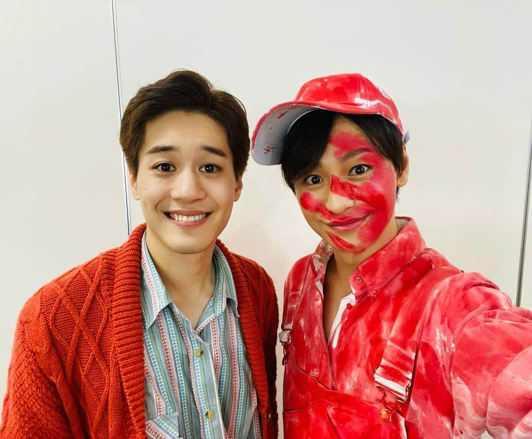 小澤亮太さんのインスタグラム写真 - (小澤亮太Instagram)「ペンキで真っ赤っかな思い出🤭  #舞台 #ランフォーユアワイフ」7月24日 20時43分 - ozawa_ryota