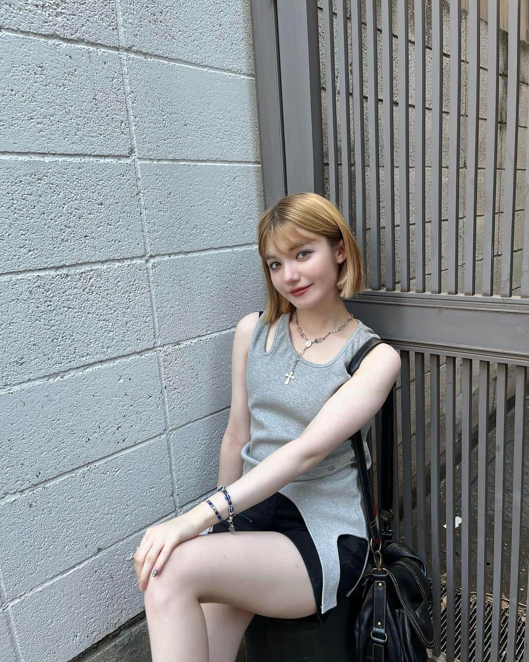 東海林クレア（くれたん）のインスタグラム：「新しい服〜あたためておいたの、やっと着れた🤍」